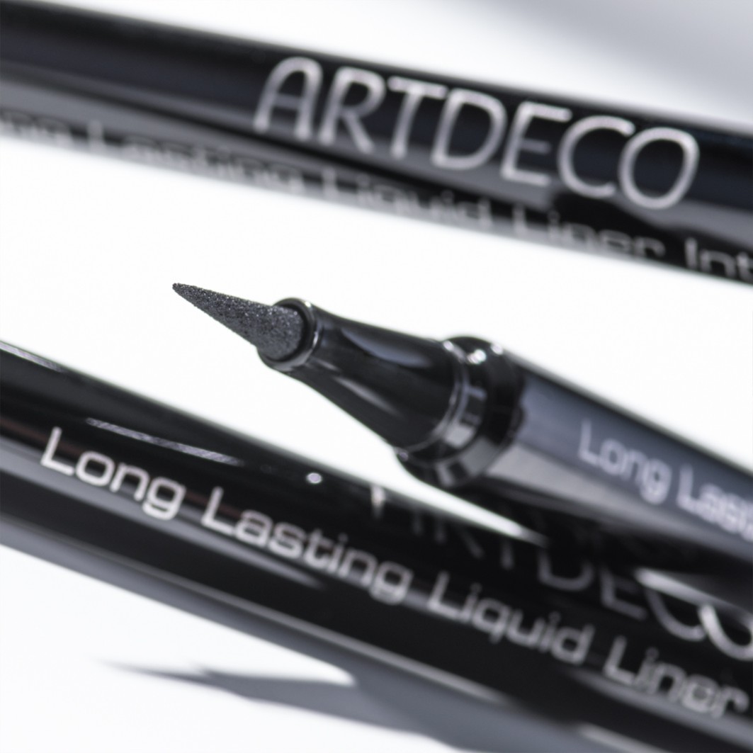 ARTDECO Dlhotrvajúca tekutá očná linka Intenzívna - 0,6 ml