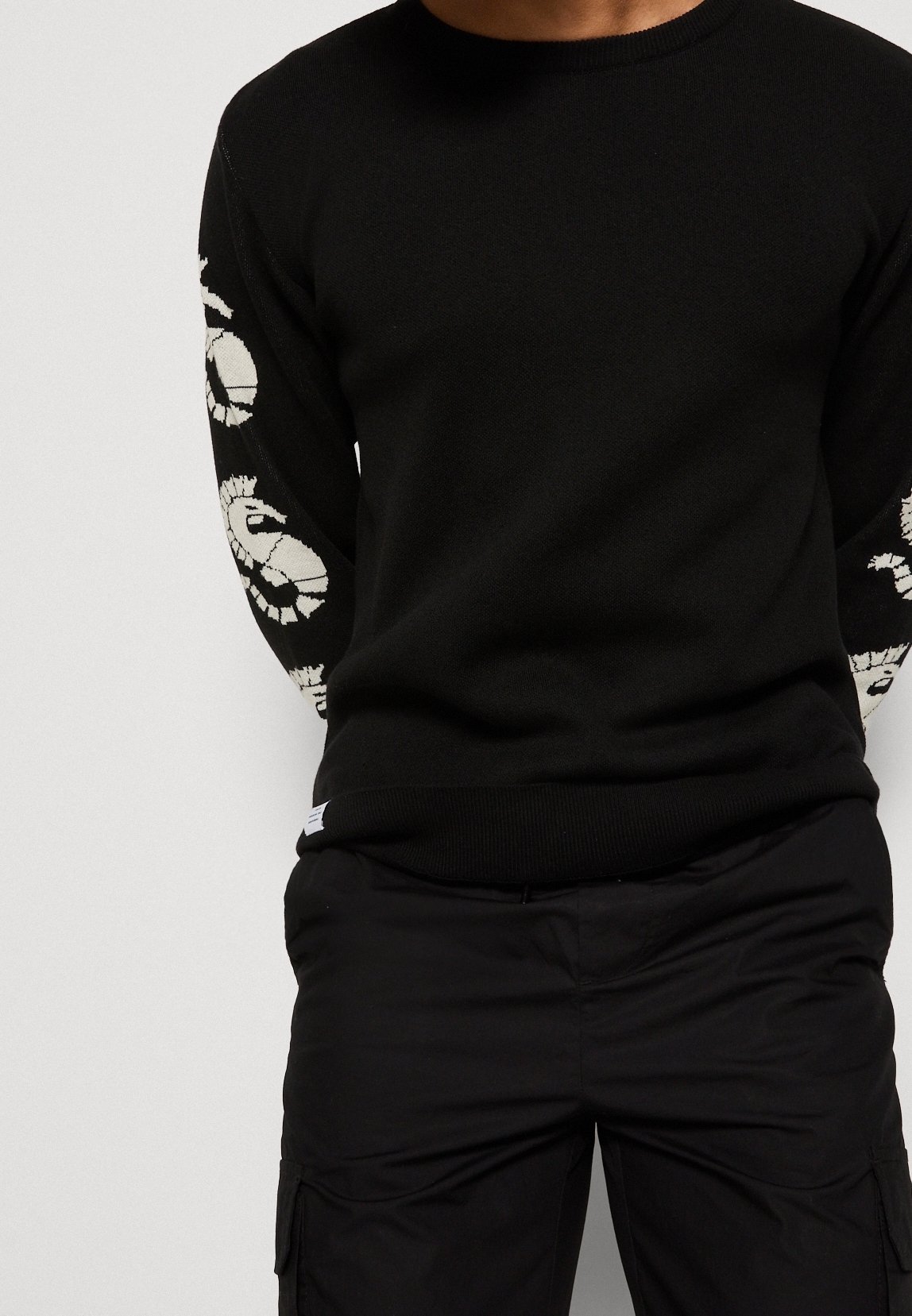 Pull Makia - noir
