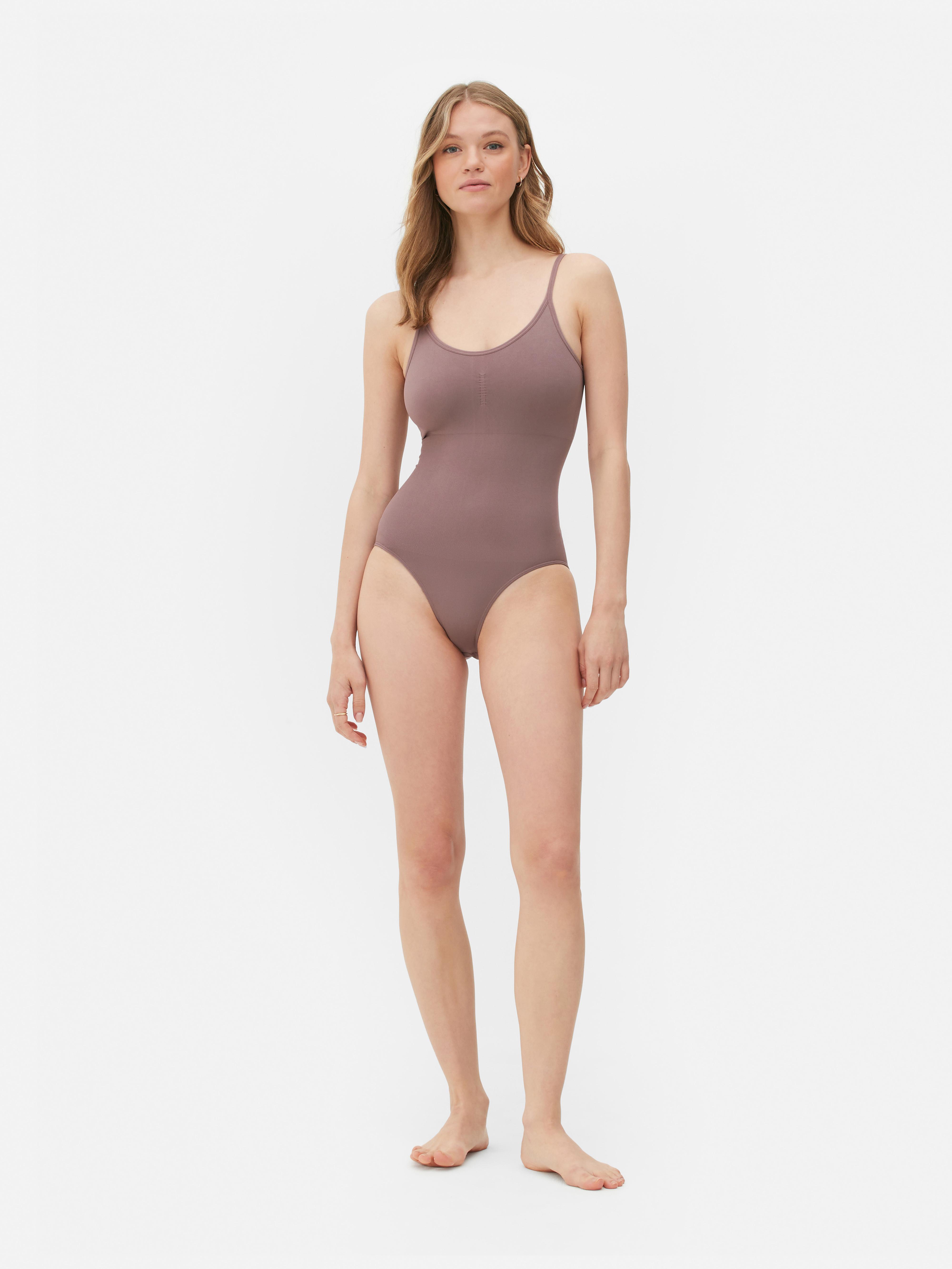 Bezšvové tvarujúce body s výstrihom do U. Toto korekčné body je perfektnou základnou vrstvou pre váš každodenný outfit.