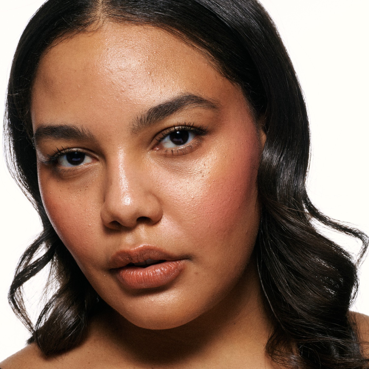 MAC Blush Strobe Strobe Beam tečno rumenilo - 4,3 ml