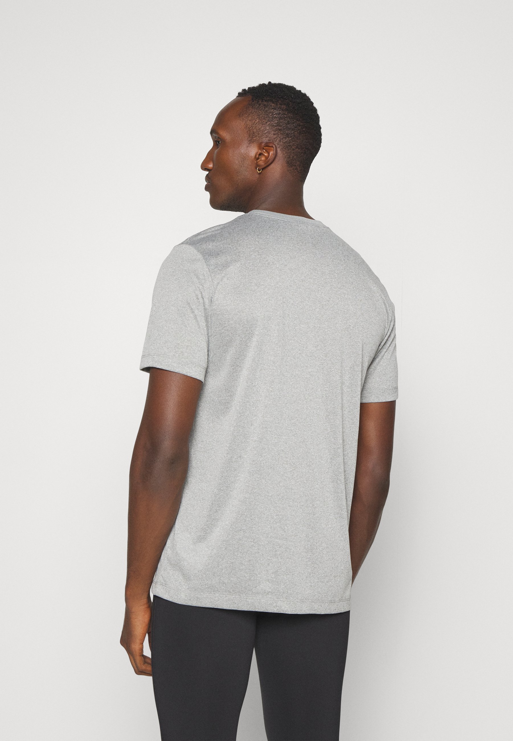Nike Performance TEE RESET - Sportovní tričko - black/white