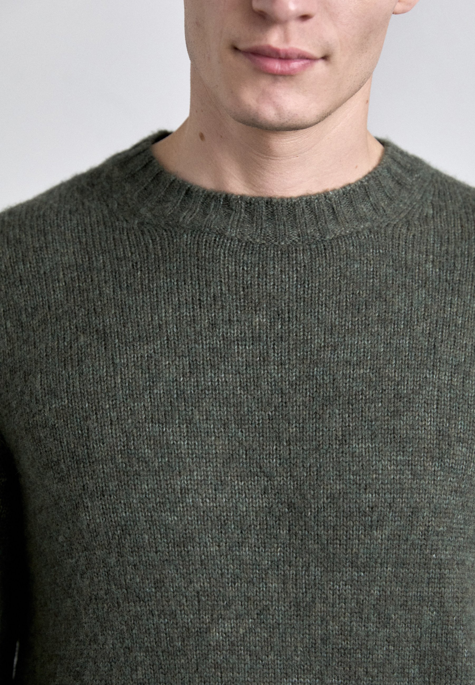 NN.07 Trui – Khaki