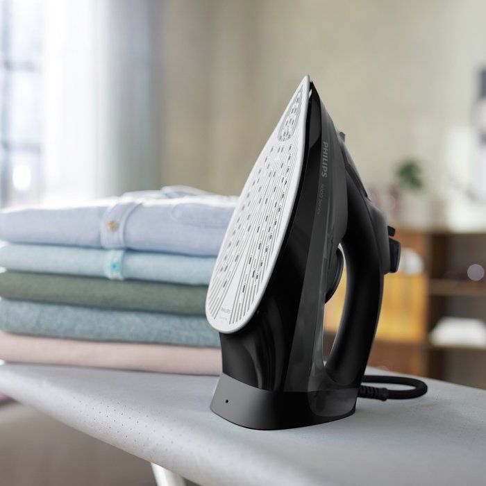 Fer à repasser vapeur - PHILIPS - DST5040/80 - A vapeur avec système Calc Clean - 45g/min vapeur continue - 2600W - Noir