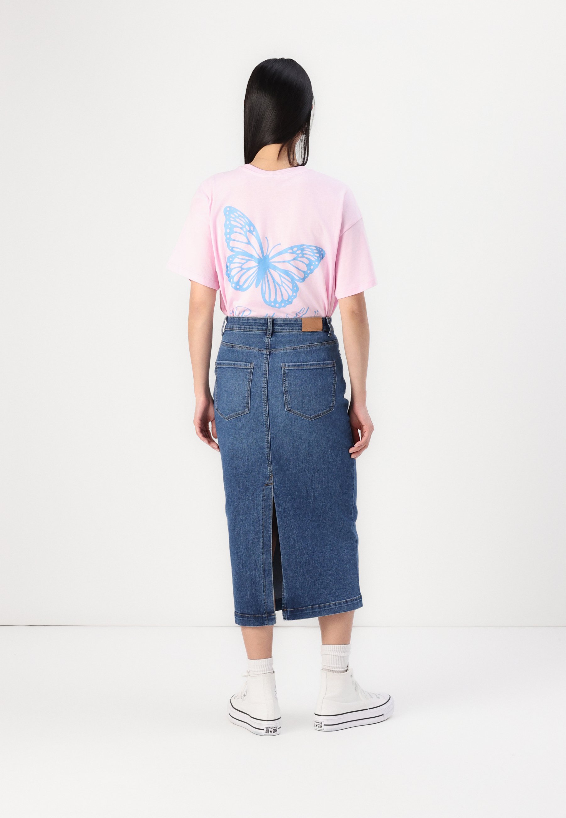 ONLY ONLWONDER MIDI SUKNĚ S ROZPĚREM NA ZADNÍ STRIP - Džínová sukně - black denim