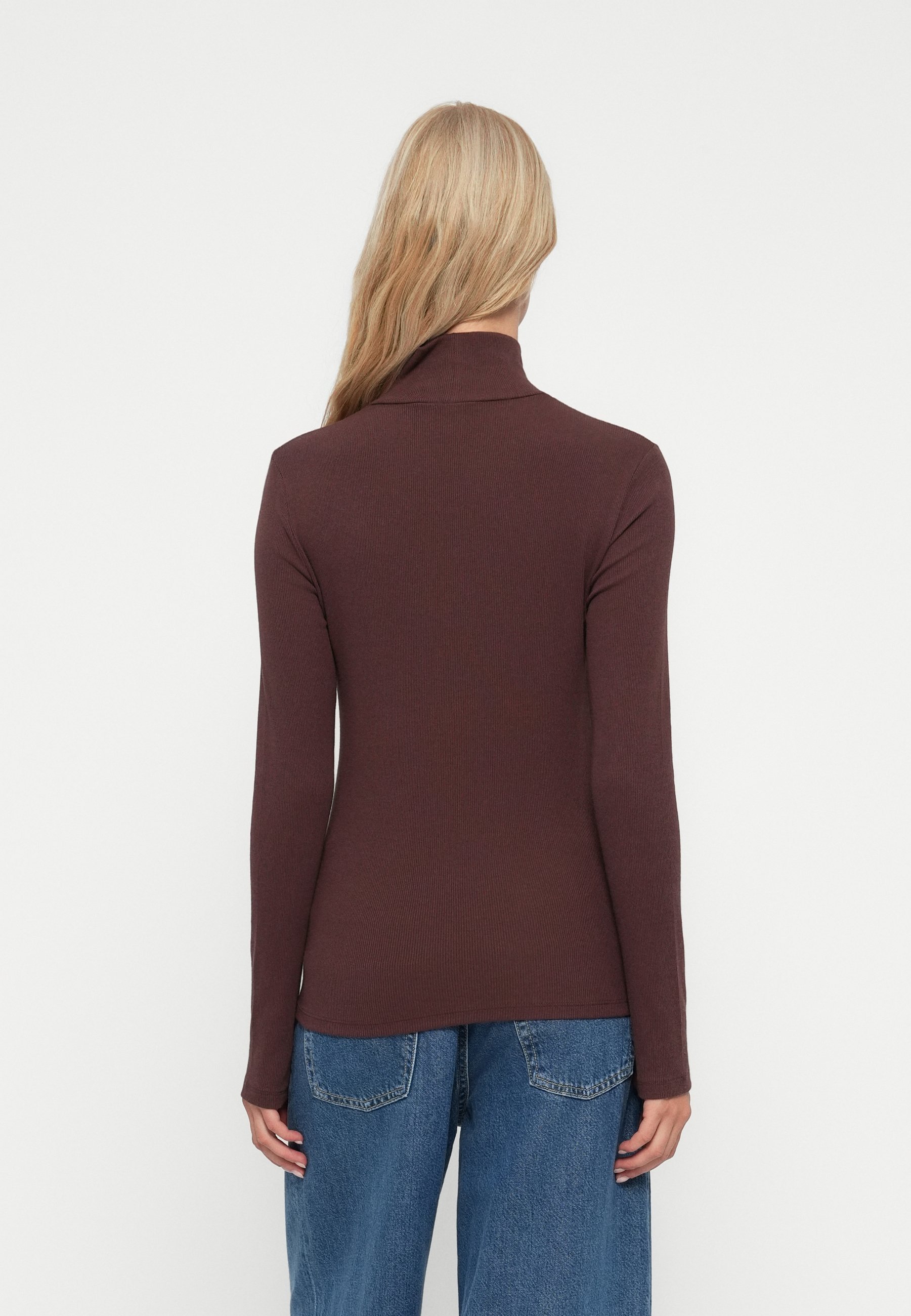 GAP BRUSHED T NECK - Ilgarankoviai marškinėliai su šokolado plytelės raštu