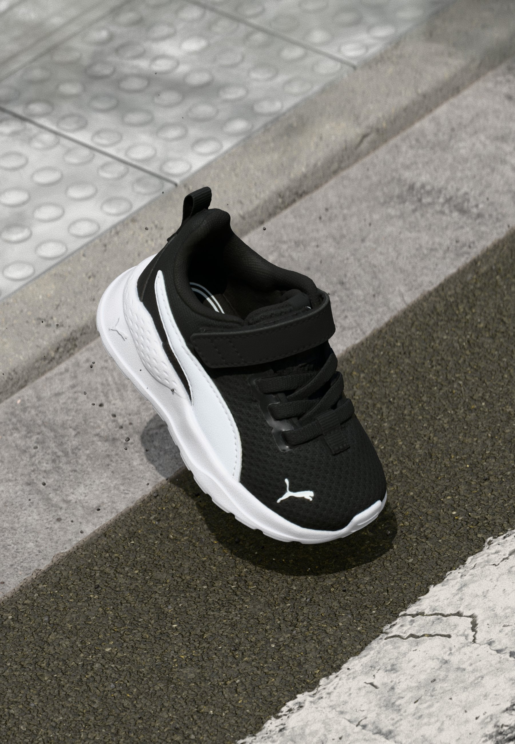 Puma ANZARUN LITE UNISEXE - Chaussures de course sur route - noir/blanc