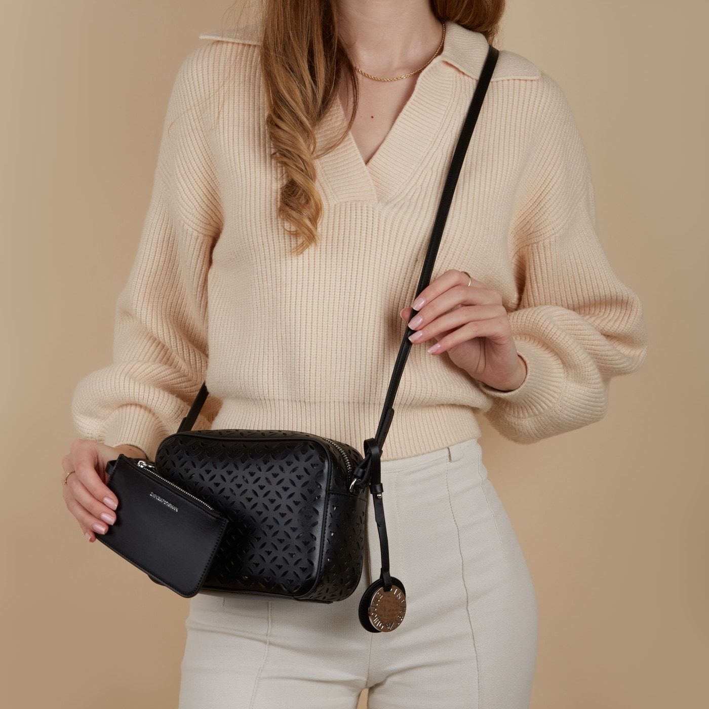 „Emporio Armani“ rankinė per petį, rankinė per petį, „Emporio Armani“ juoda - dirbtinė oda