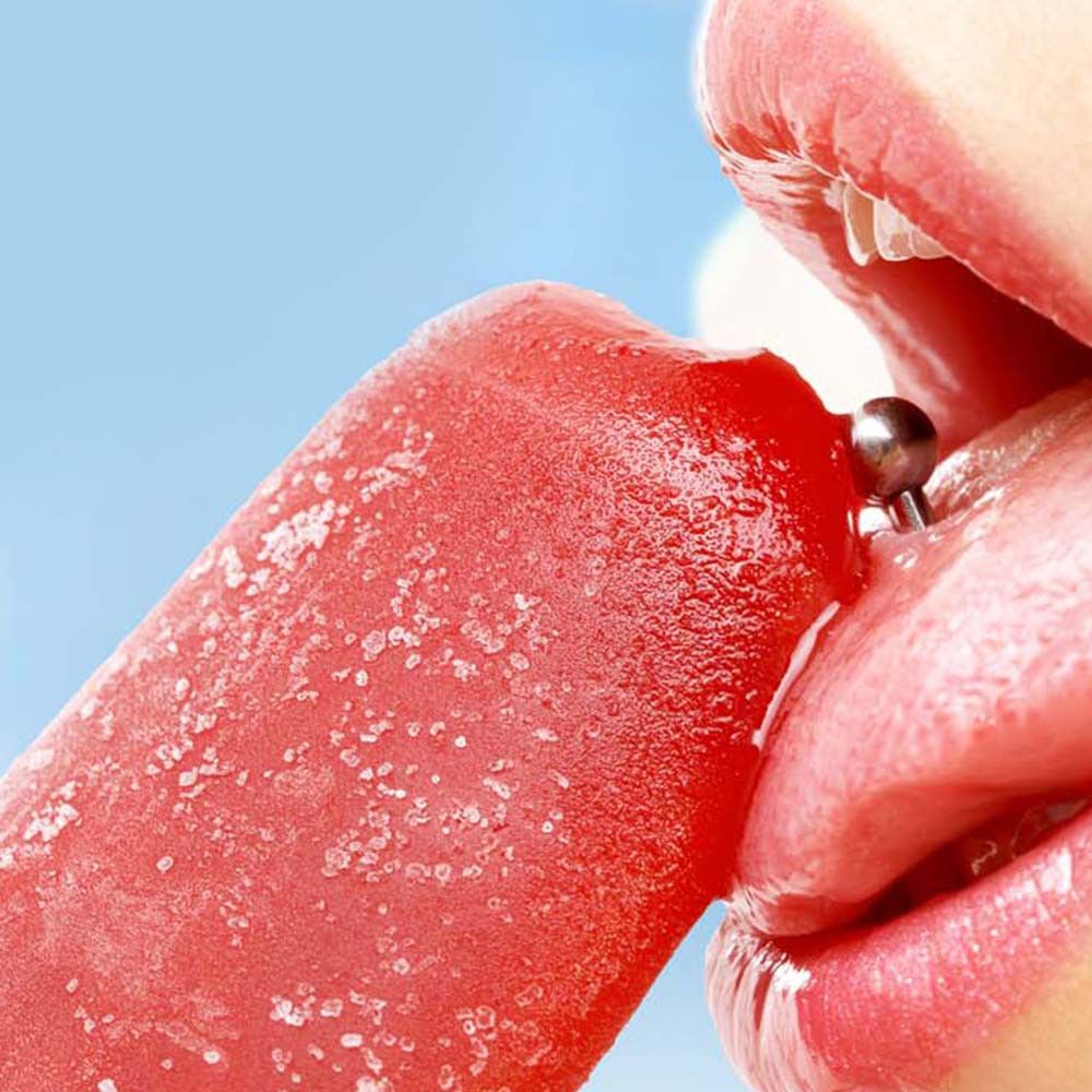Balzam za ustnice Kiss Me Strawberry Tinted Lip Balzami za ustnice, vlažilne kreme in nega