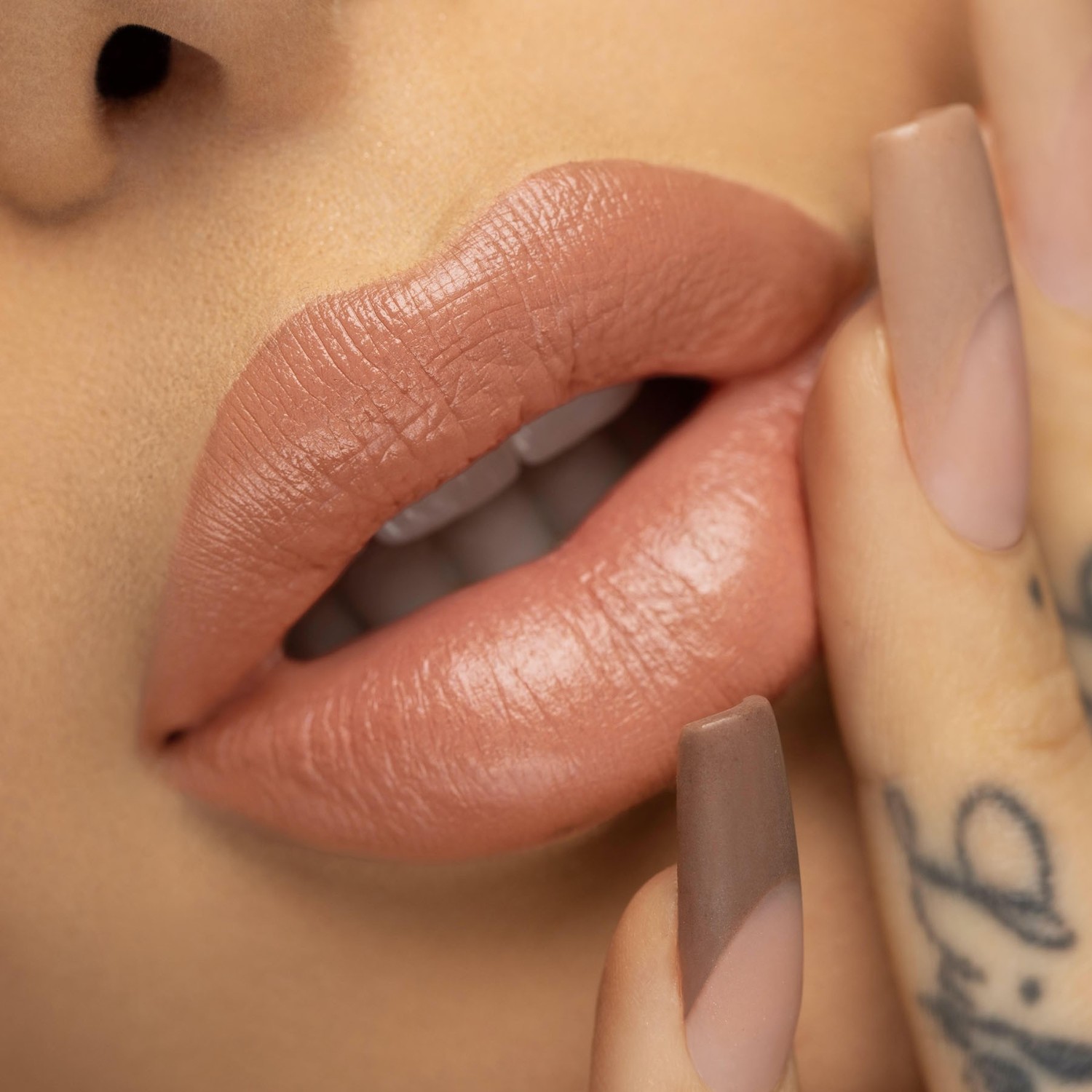 nabilla beauty Namib mat lipstick