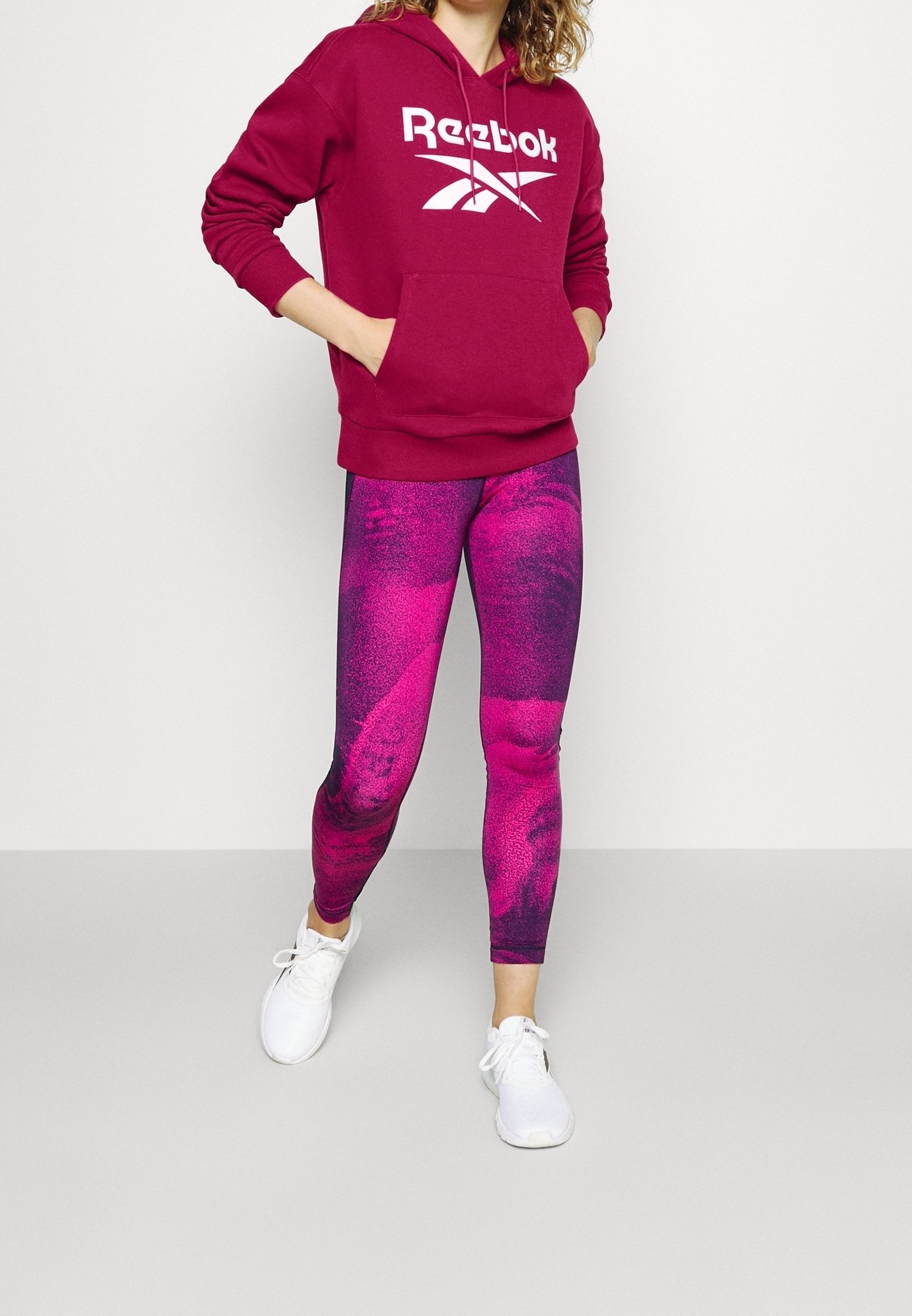 Reebok Hoodie - bessen