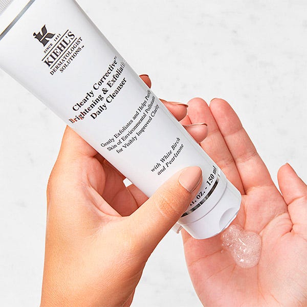 Clearly Corrective™ Uppljusande och exfolierande daglig rengöring | 125 ml