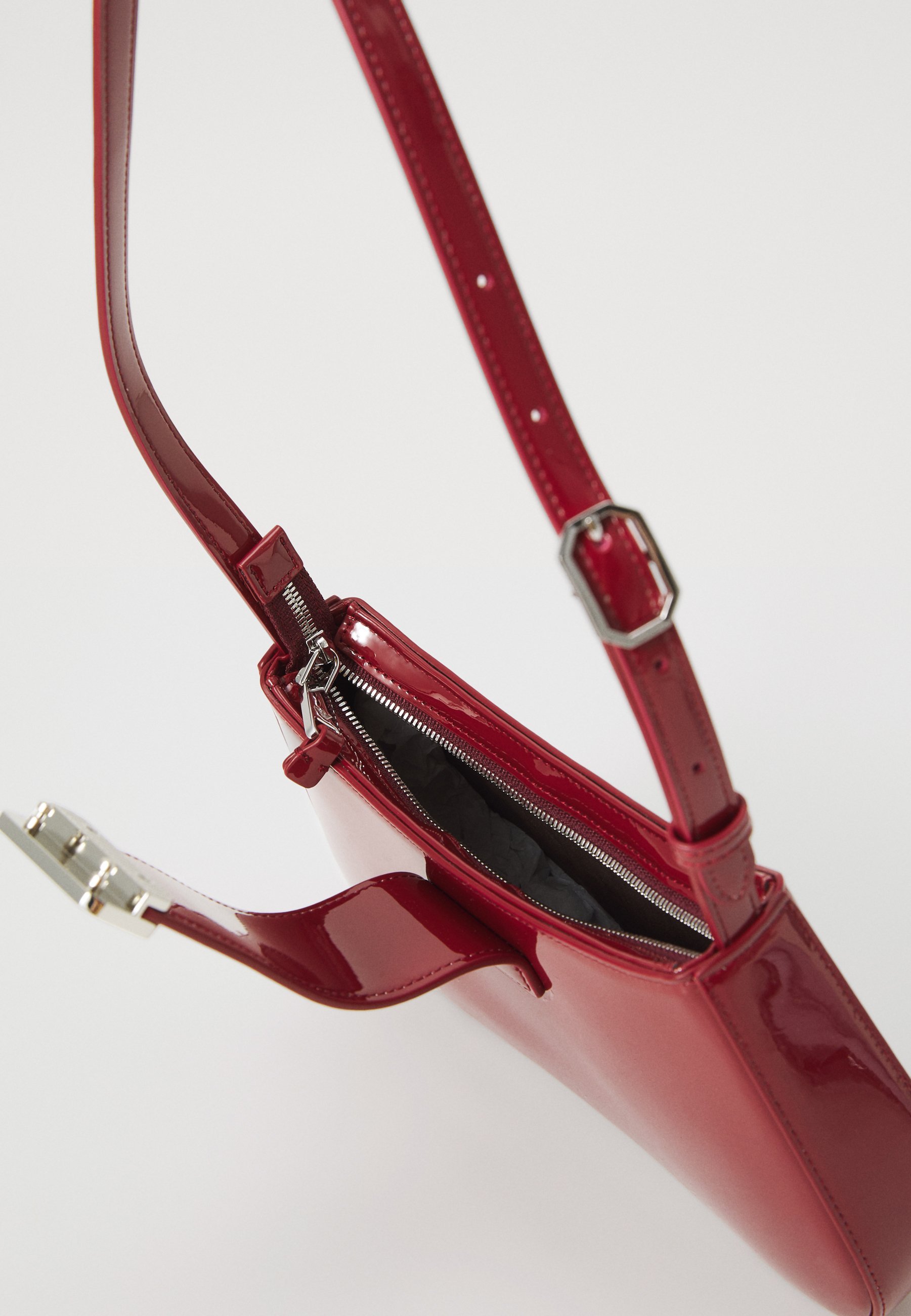 Emporio Armani SHOULDER BAG - Handtas - carminio