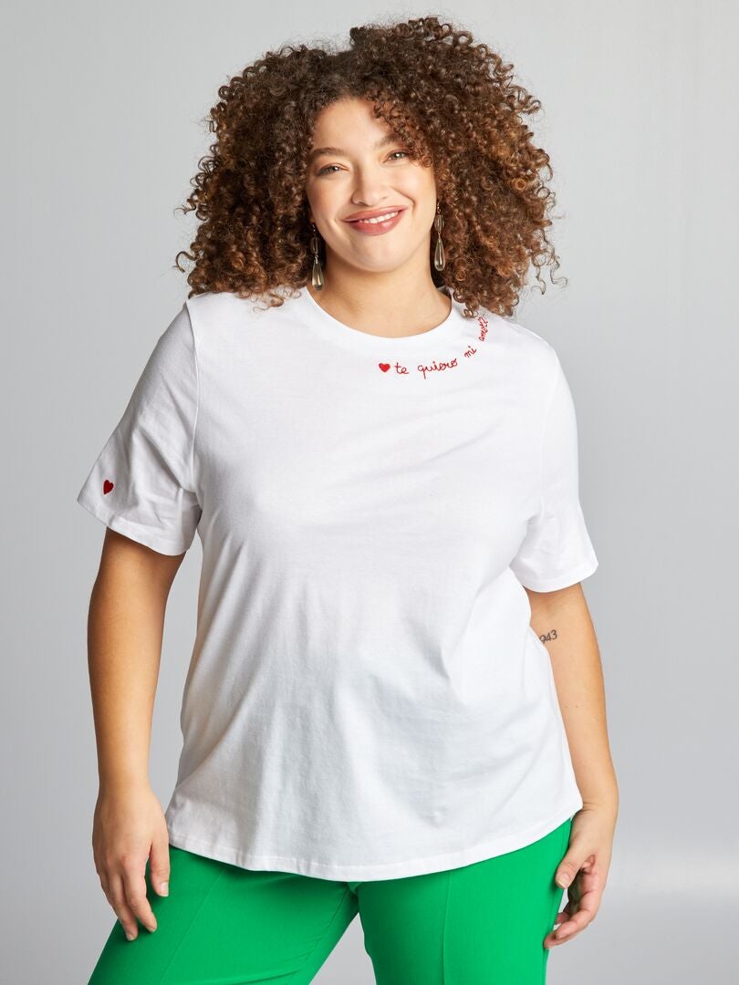 Camiseta com bordado na gola - BRANCA