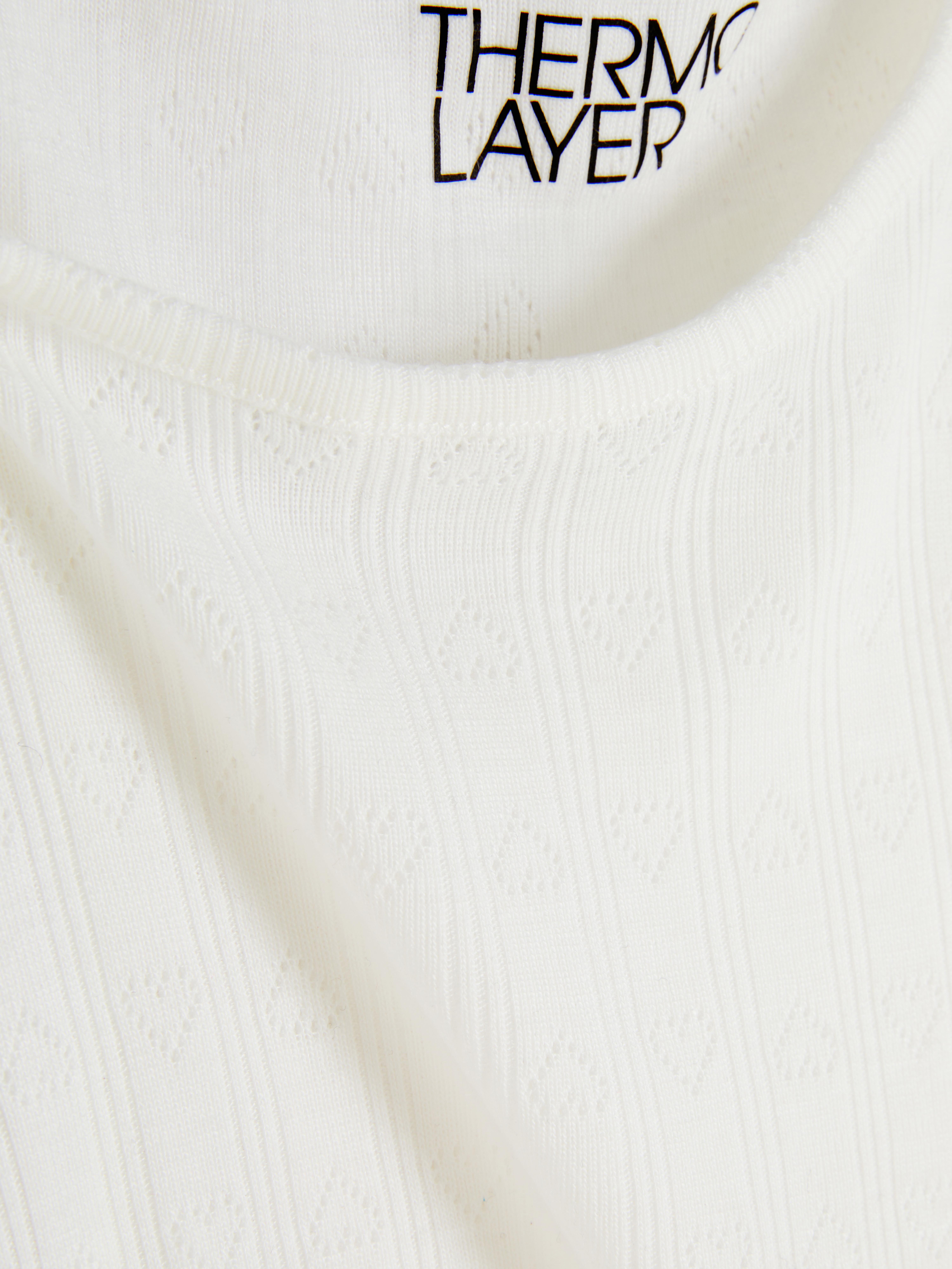 Thermoshirt mit Lochmuster. Halten Sie sich warm in dieser schmal geschnittenen Thermoweste mit gestricktem Lochmuster.