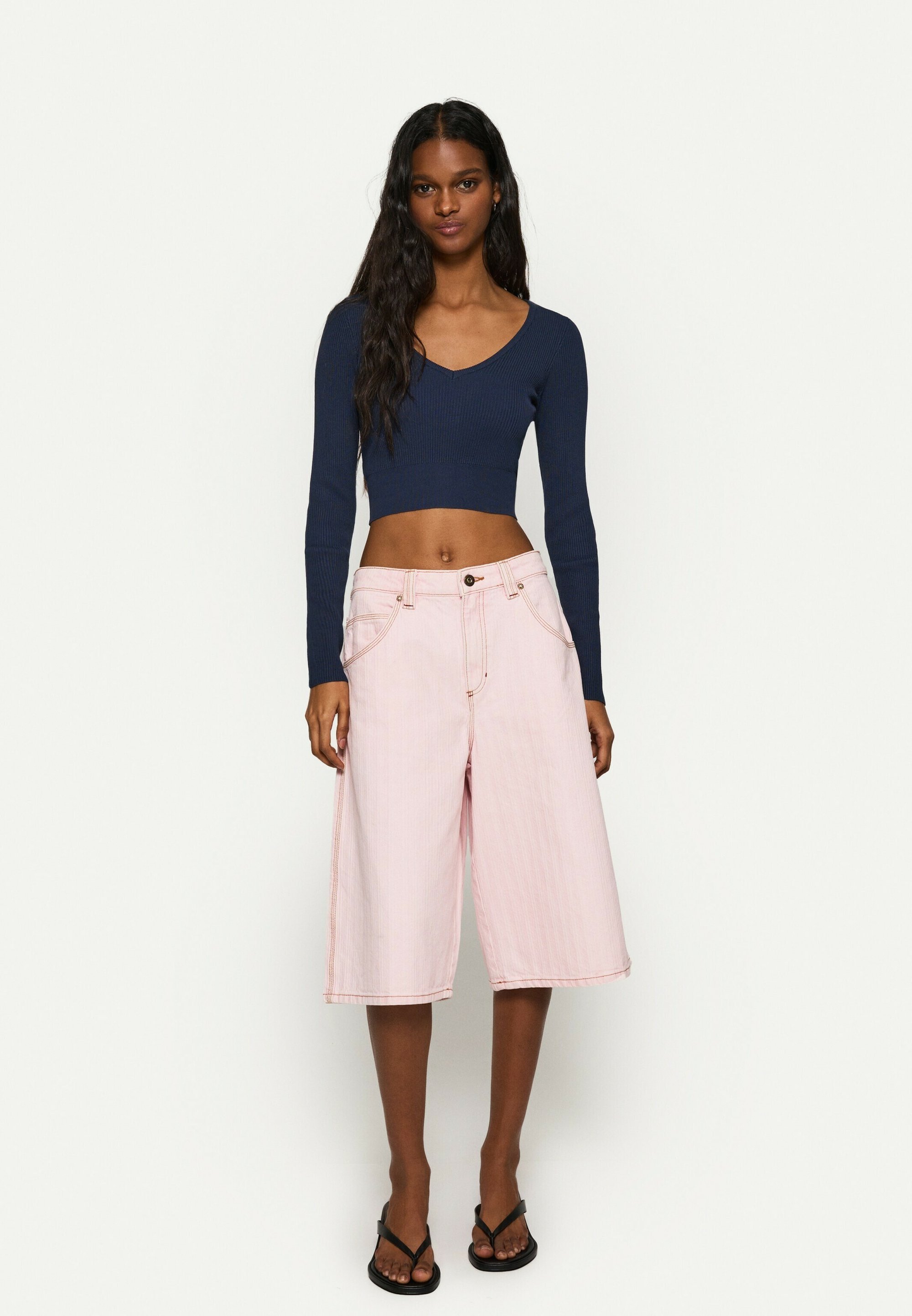 Bershka Maglione con scollo a V - blu scuro