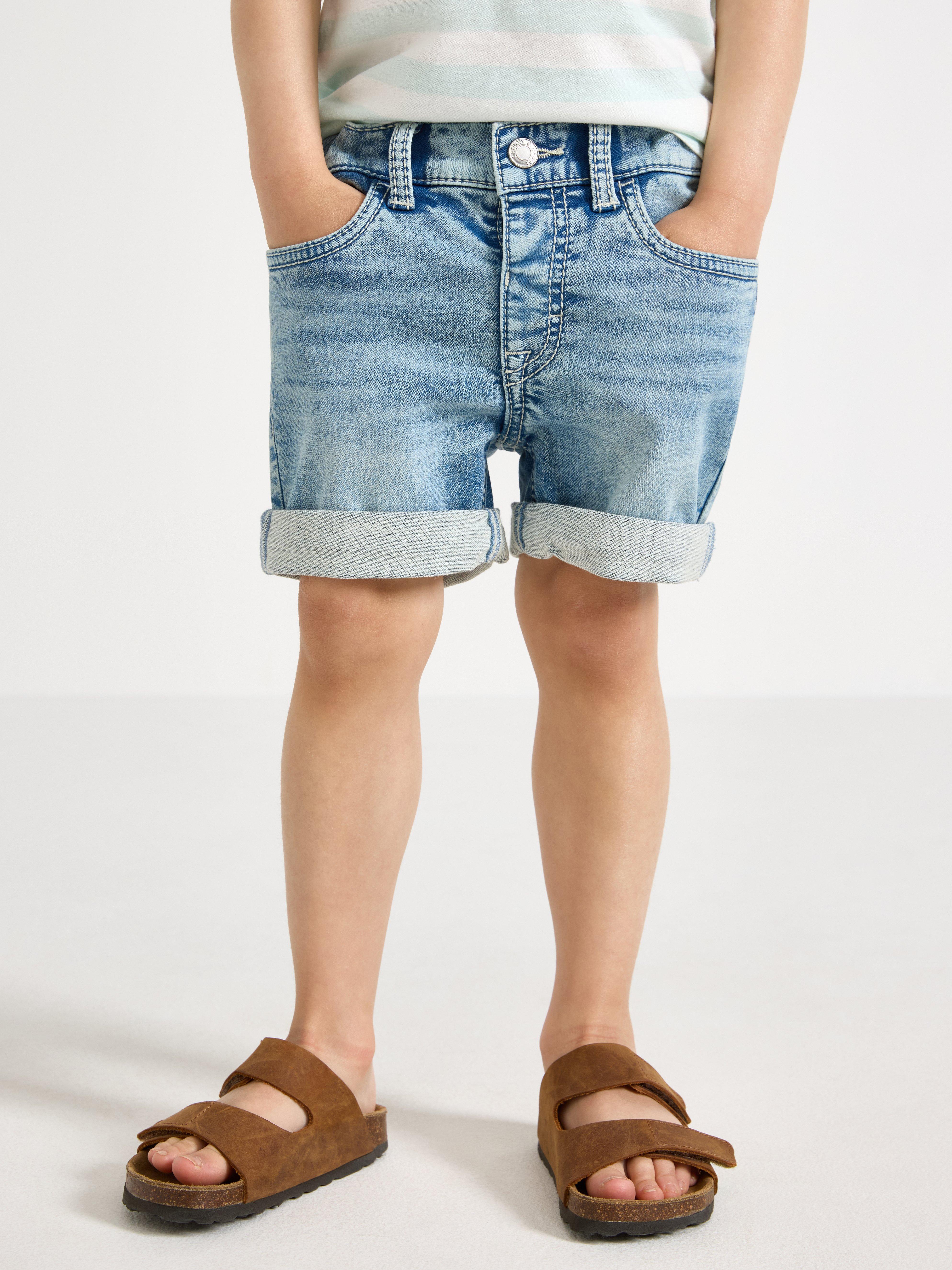 Pantaloni scurți din denim cu croială dreaptă, cu denim ușor super elastic