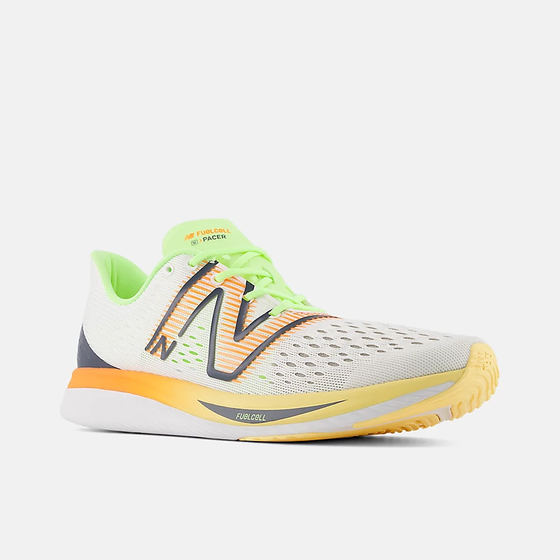 Tênis FuelCell SuperComp Pacer Masculino – Branco com detalhes em Laranja Manga e Verde Limão Desbotado