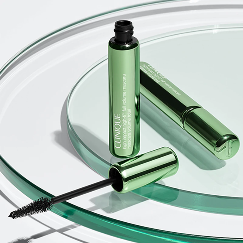 máscara para cílios Clinique High Impact™ High-Fi proporciona volume máximo aos cílios.