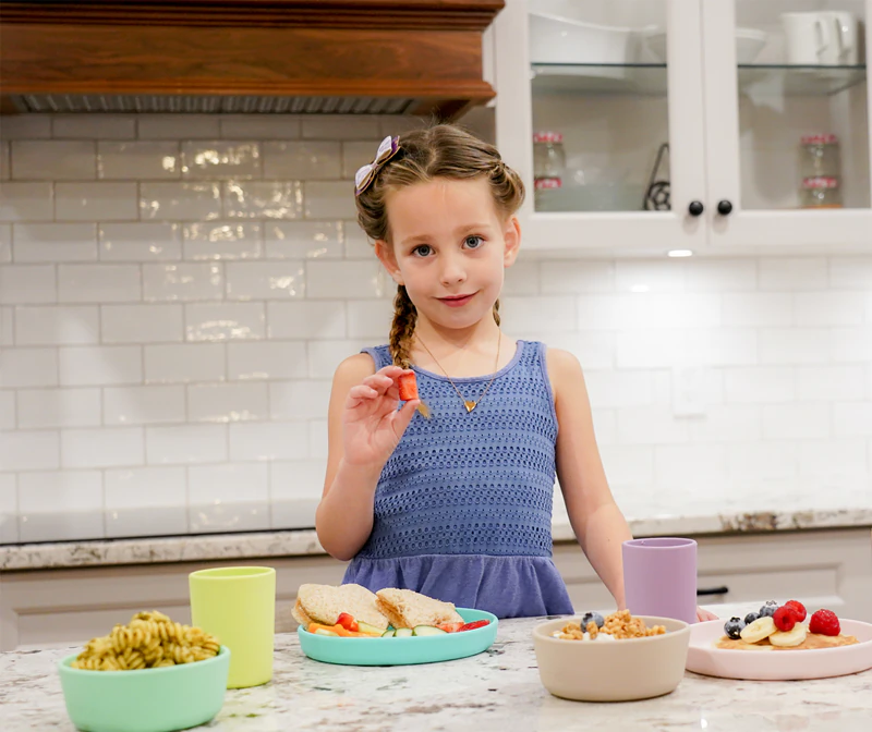 Conjunto de alimentação Melii nas cores menta, azul e lima.