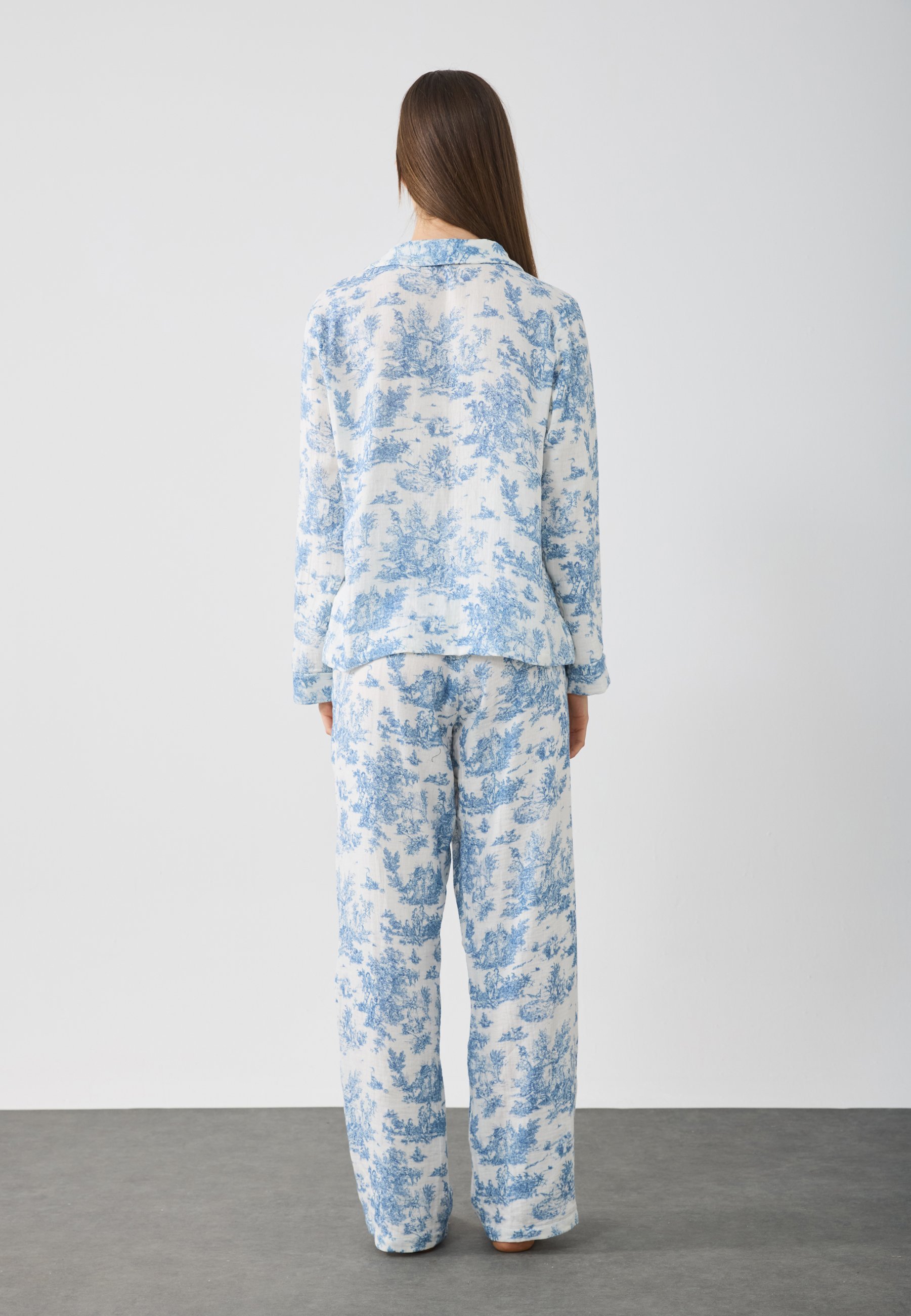 Anna Field Pyjamaset van zachte mousseline katoen met print - wit/blauw