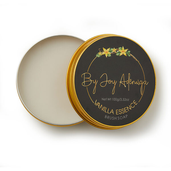 Mýdlo na štětce od Joy Adenuga v odstínu Vanilla Essence
