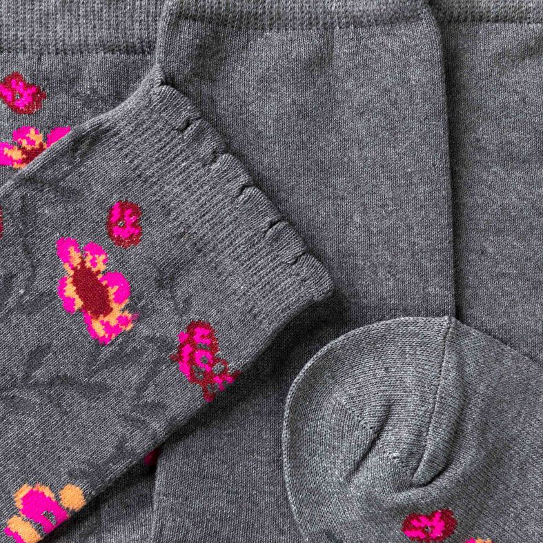 Calcetines y medias grises para mujer