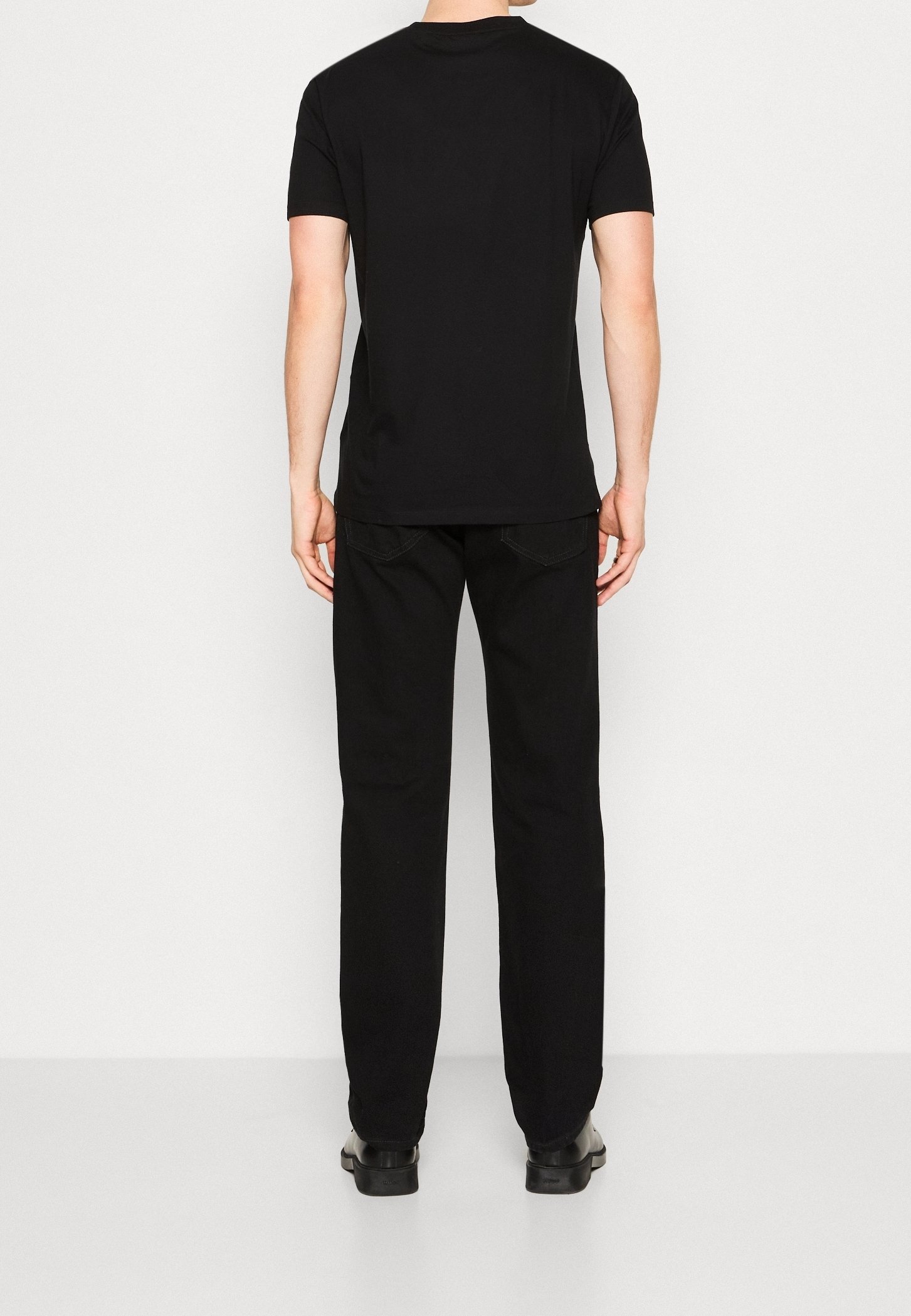 Tričko s potiskem HUGO - černé