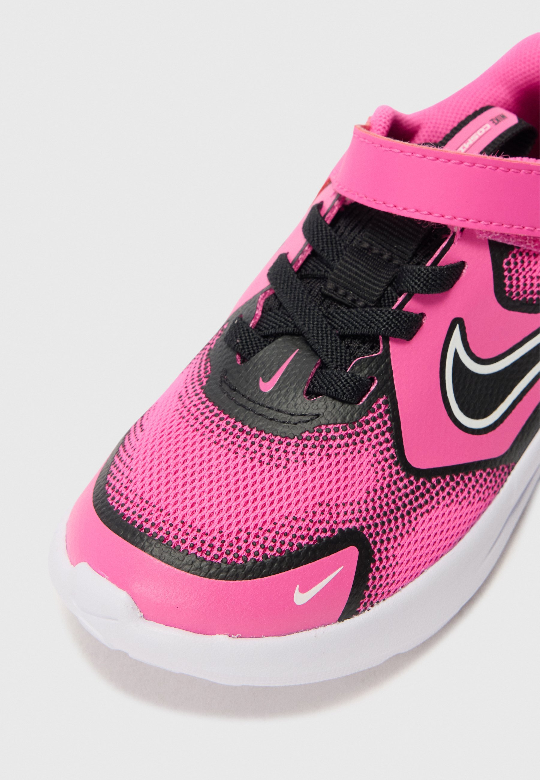 Nike Performance COSMIC RUNNER UNISEX - Hardloopschoenen voor op de weg - laser fuchsia/wit/zwart