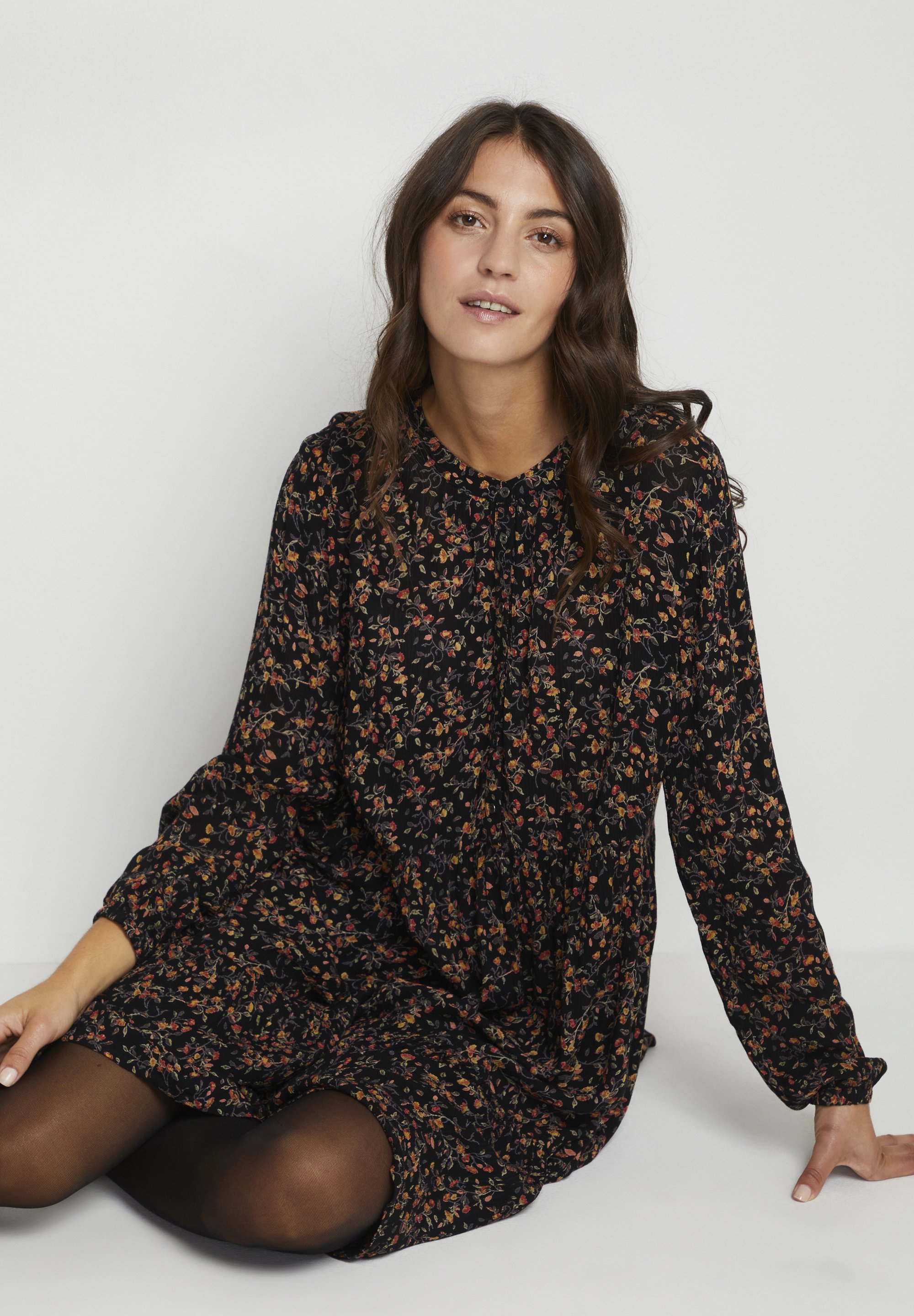 Kaffe AMBER - Robe-chemise - imprimé floral multicolore noir