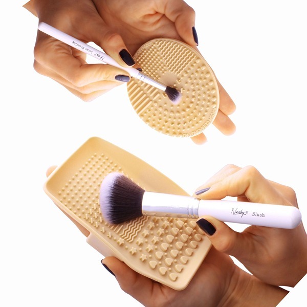 Nanshy rengöringsdyna och palett för sminkborstar