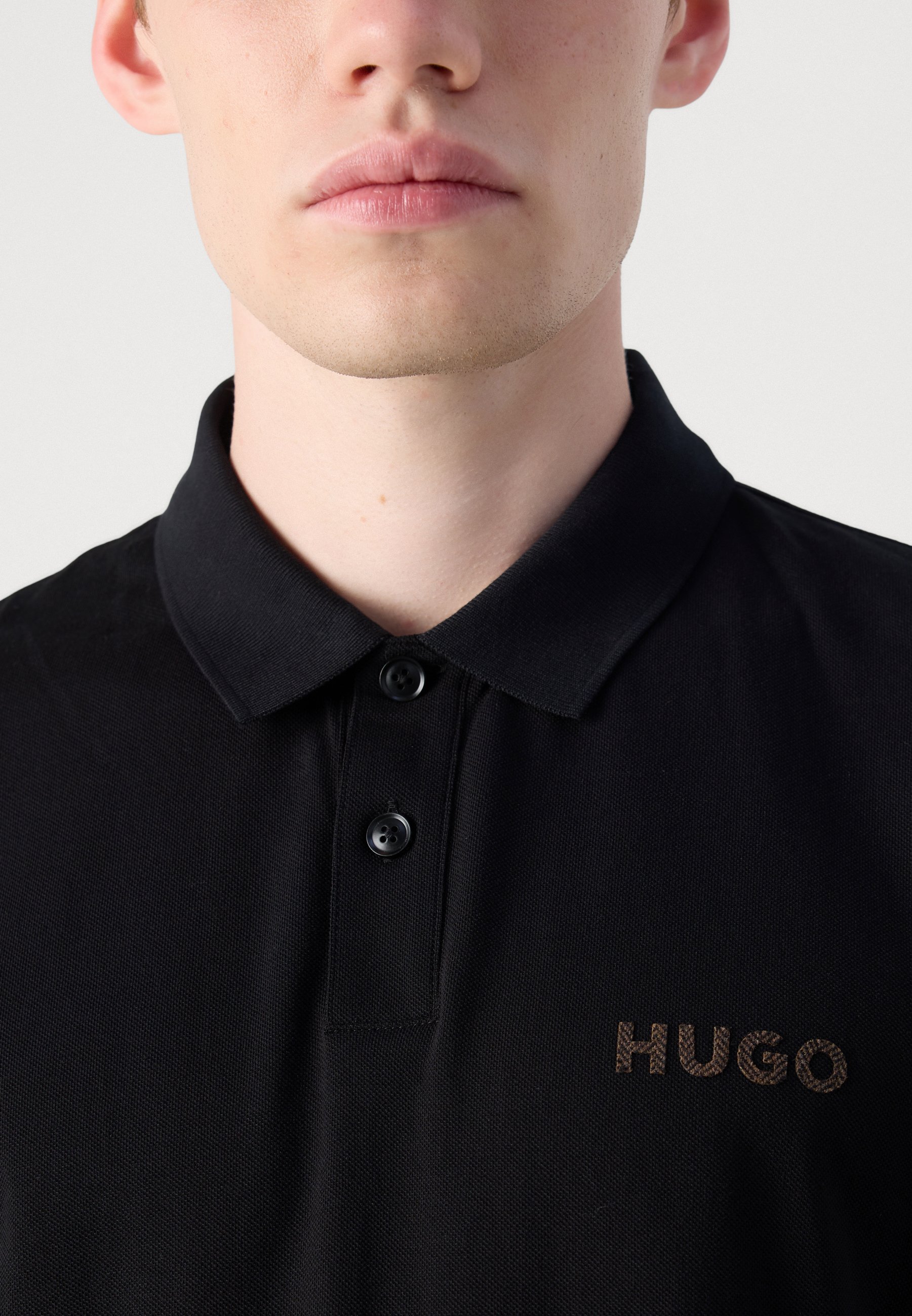 HUGO DIRLMERE - Polokošile - black