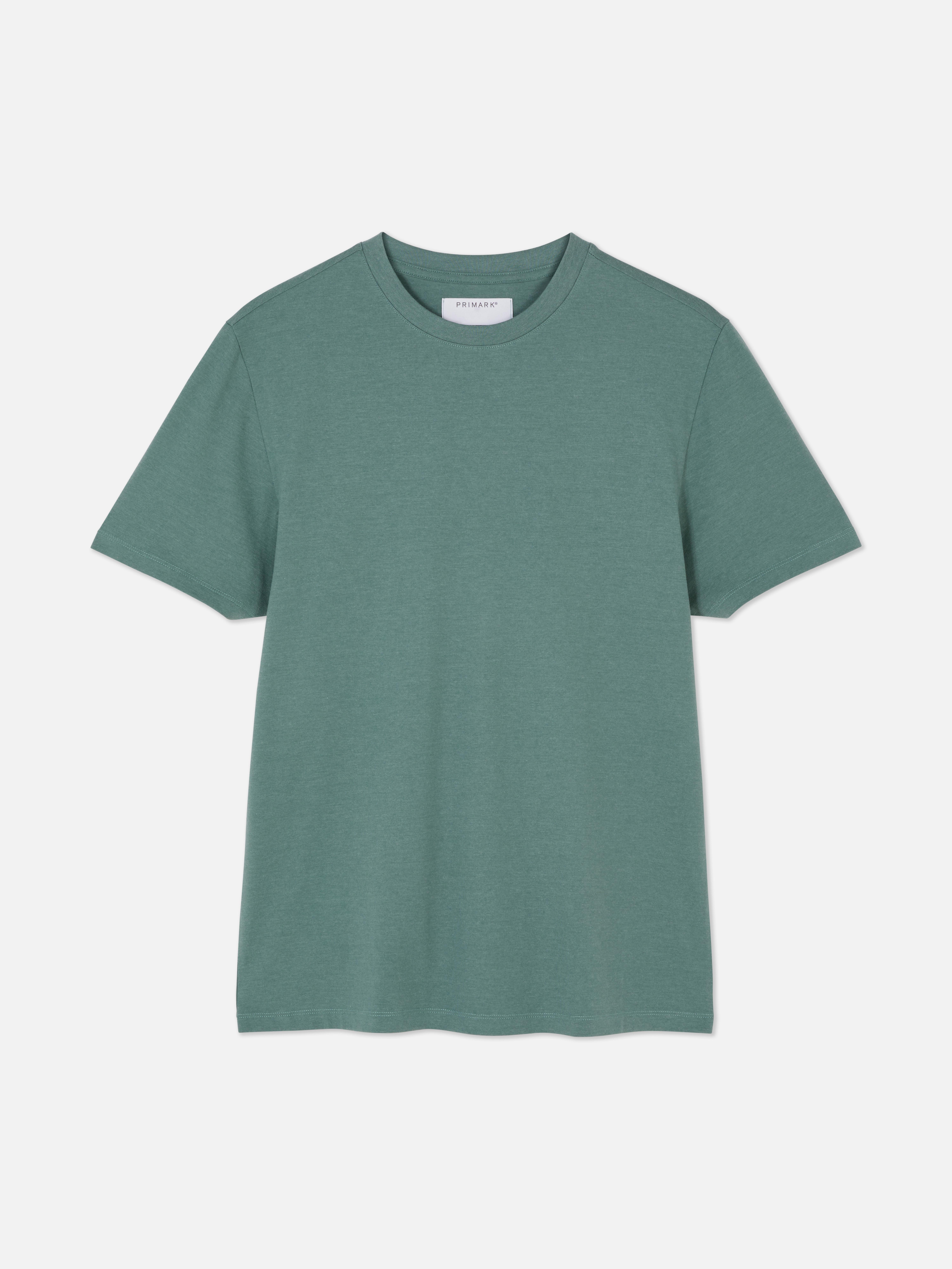 Schmal geschnittenes T-Shirt, hauptsächlich aus Baumwolle. Dieses T-Shirt hat eine figurbetonte Passform, einen Rundhalsausschnitt und kurze Ärmel.