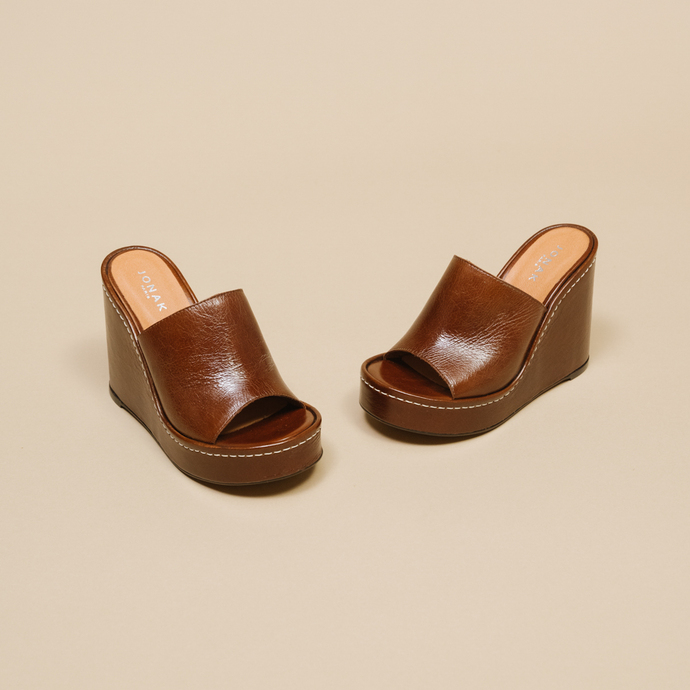 Mules compensées  en cuir vieilli marron