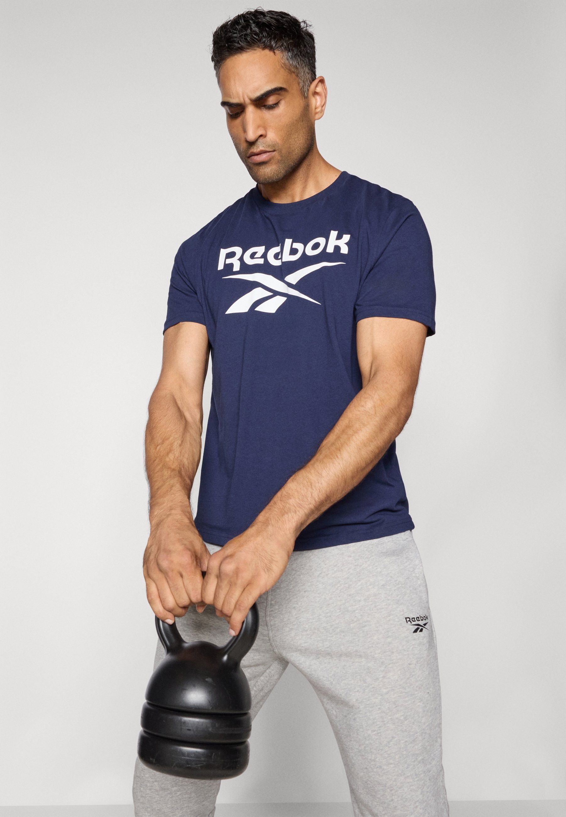Reebok LOGO COLOR - Maglietta stampata - blu navy vettoriale
