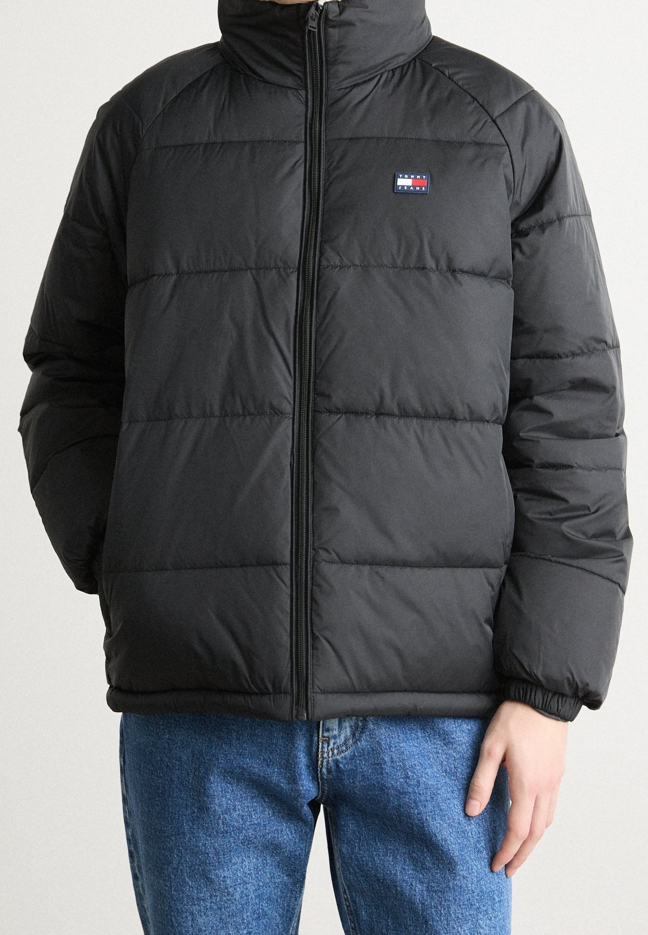 Zimska jakna Tommy Jeans - črna