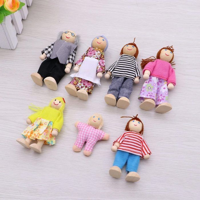 Muñecas para casa de muñecas, juguetes de madera para muñecas, juguetes familiares para muñecas, 7 piezas (color aleatorio).
