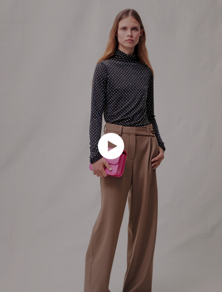 Camelkleurige broek met wijde pijpen