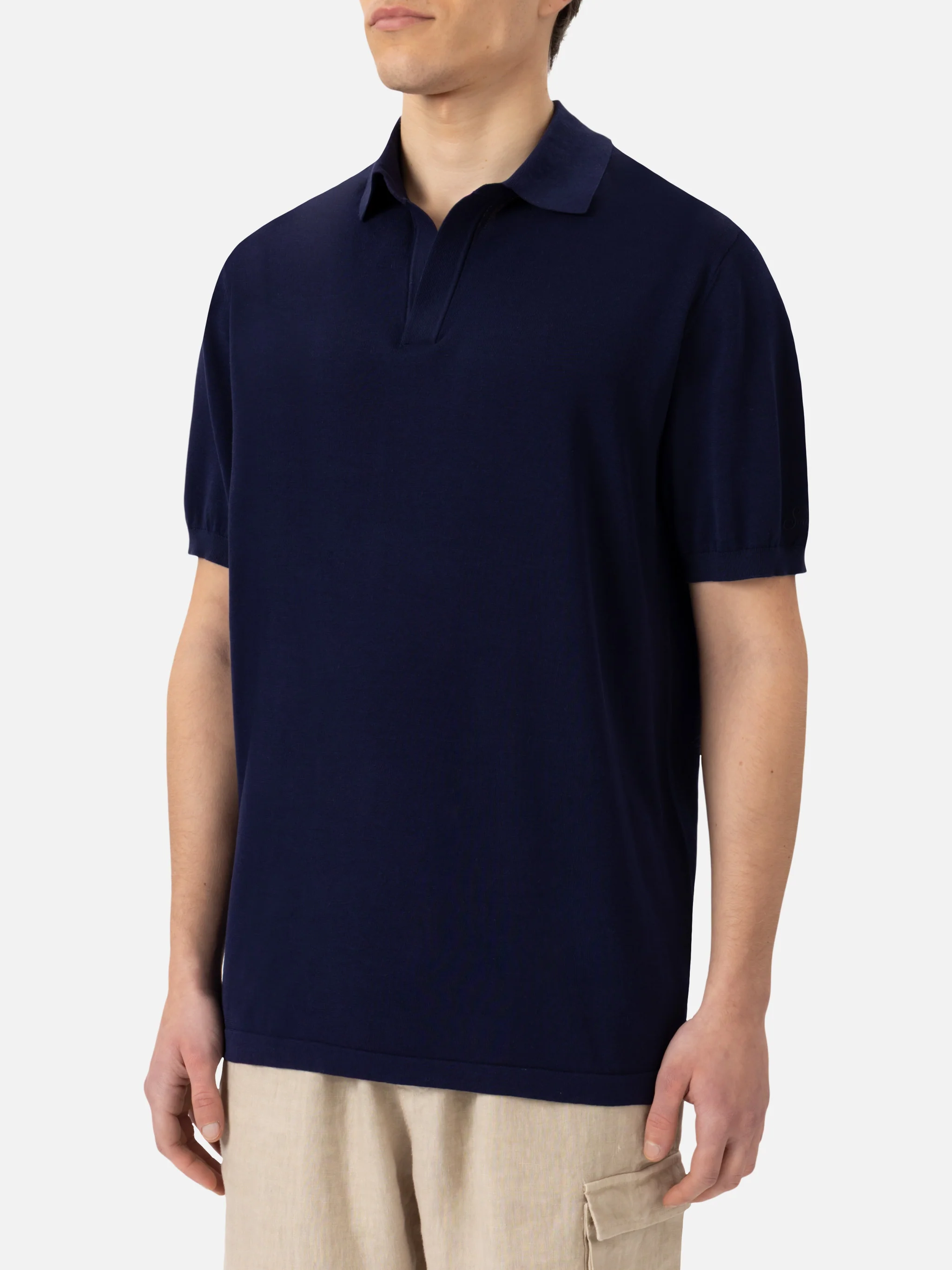 Sloan poloshirt in marineblauw, gebreid van zijde en katoen.