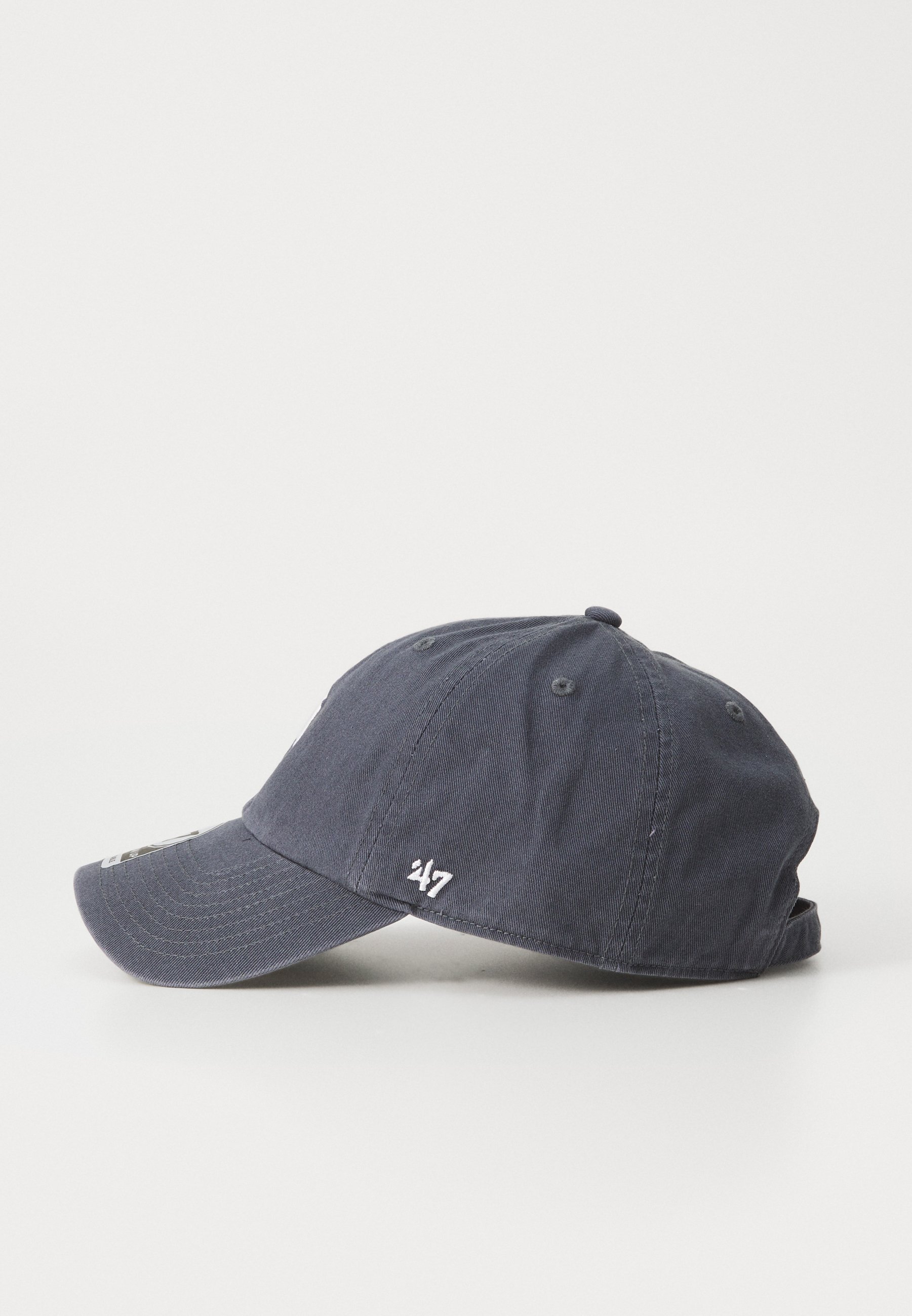 '47 Caps