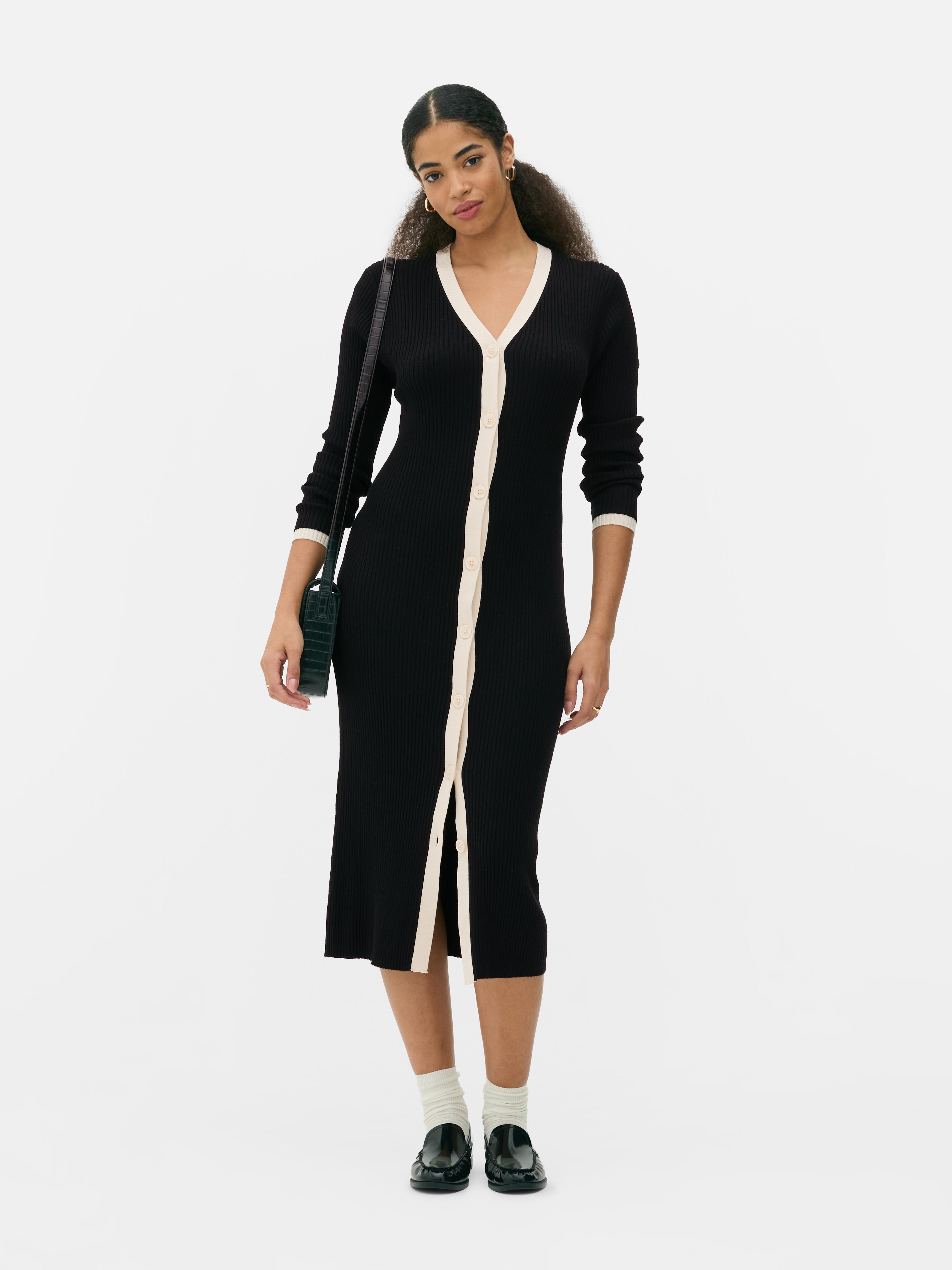 Rochie cardigan cu nervuri O rochie cardigan midi confecționată din material cu nervuri, cu închidere cu nasturi și margini contrastante
