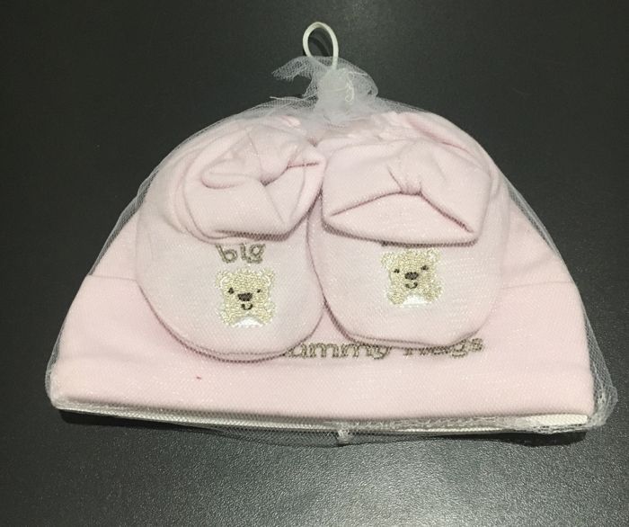 Conjunto de gorro y patucos para recién nacidos de 0 a 3 meses.