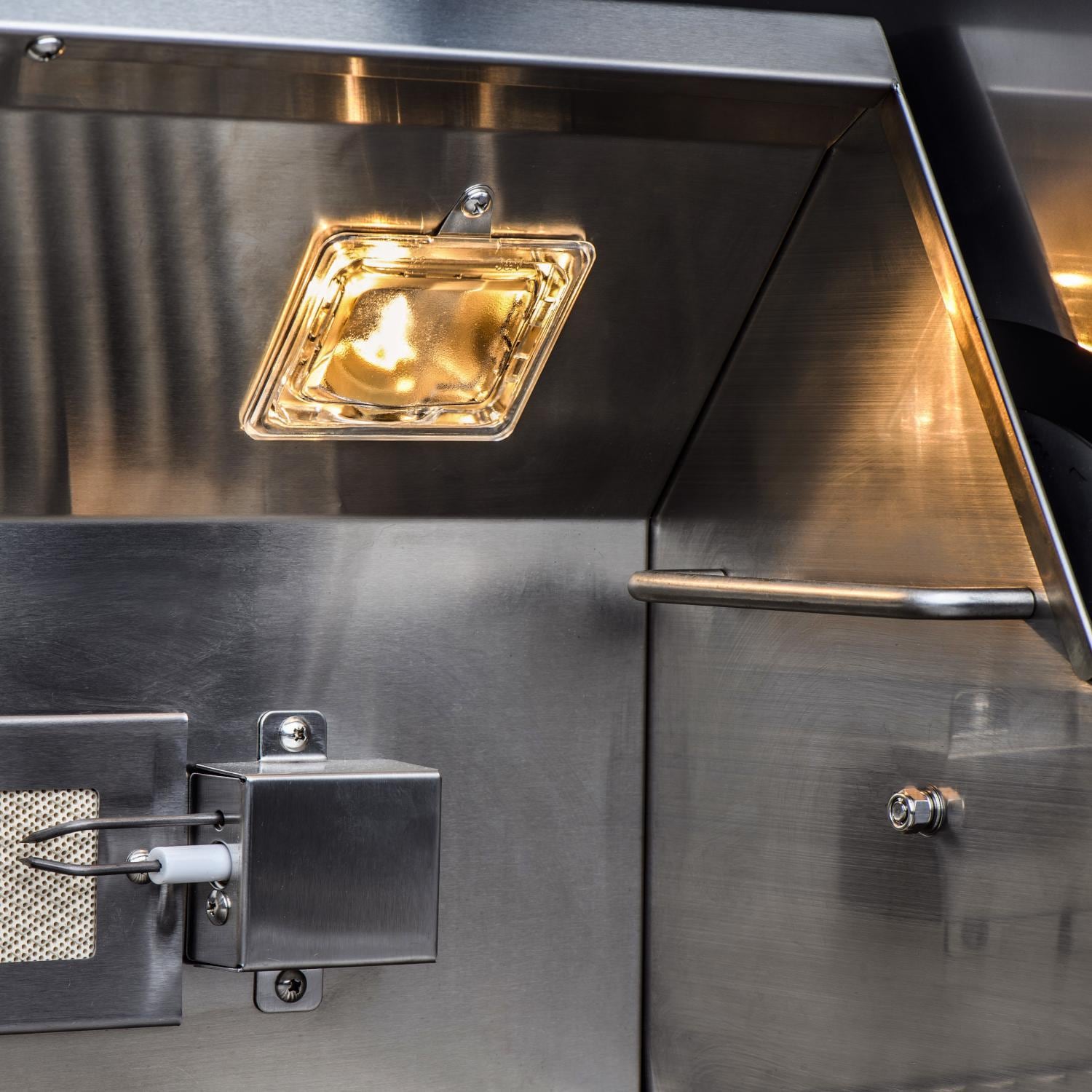 Blaze Professional LUX 34palcový plynový gril na propan se 3 hořáky a zadním infračerveným hořákem - BLZ-3PRO-LP