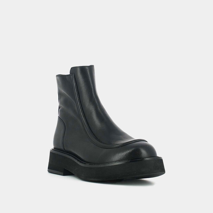 Boots à semelles plateformes et coutures apparentes  cuir noir