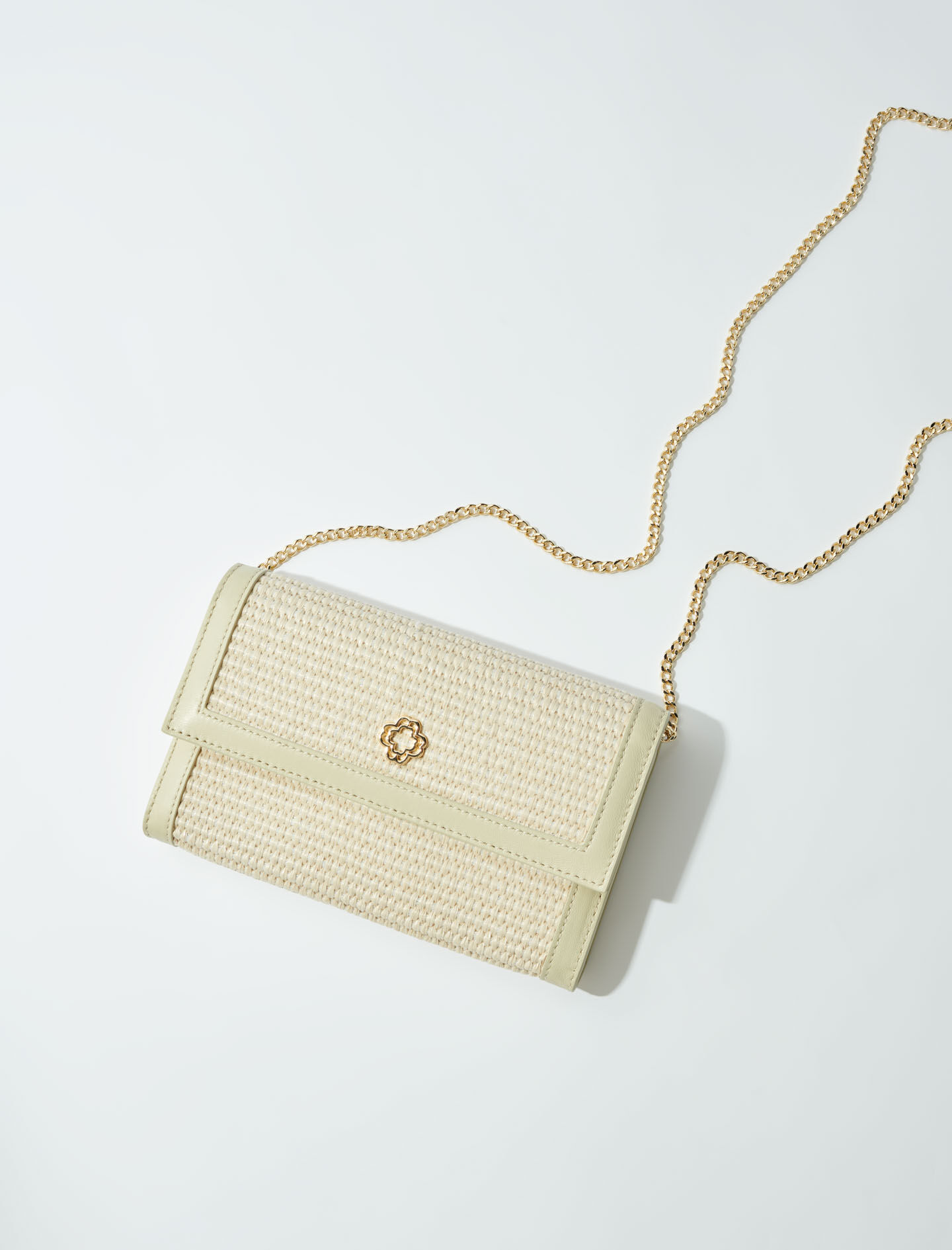 Lompakko raffiakuvioisella ketjulla - Beige
