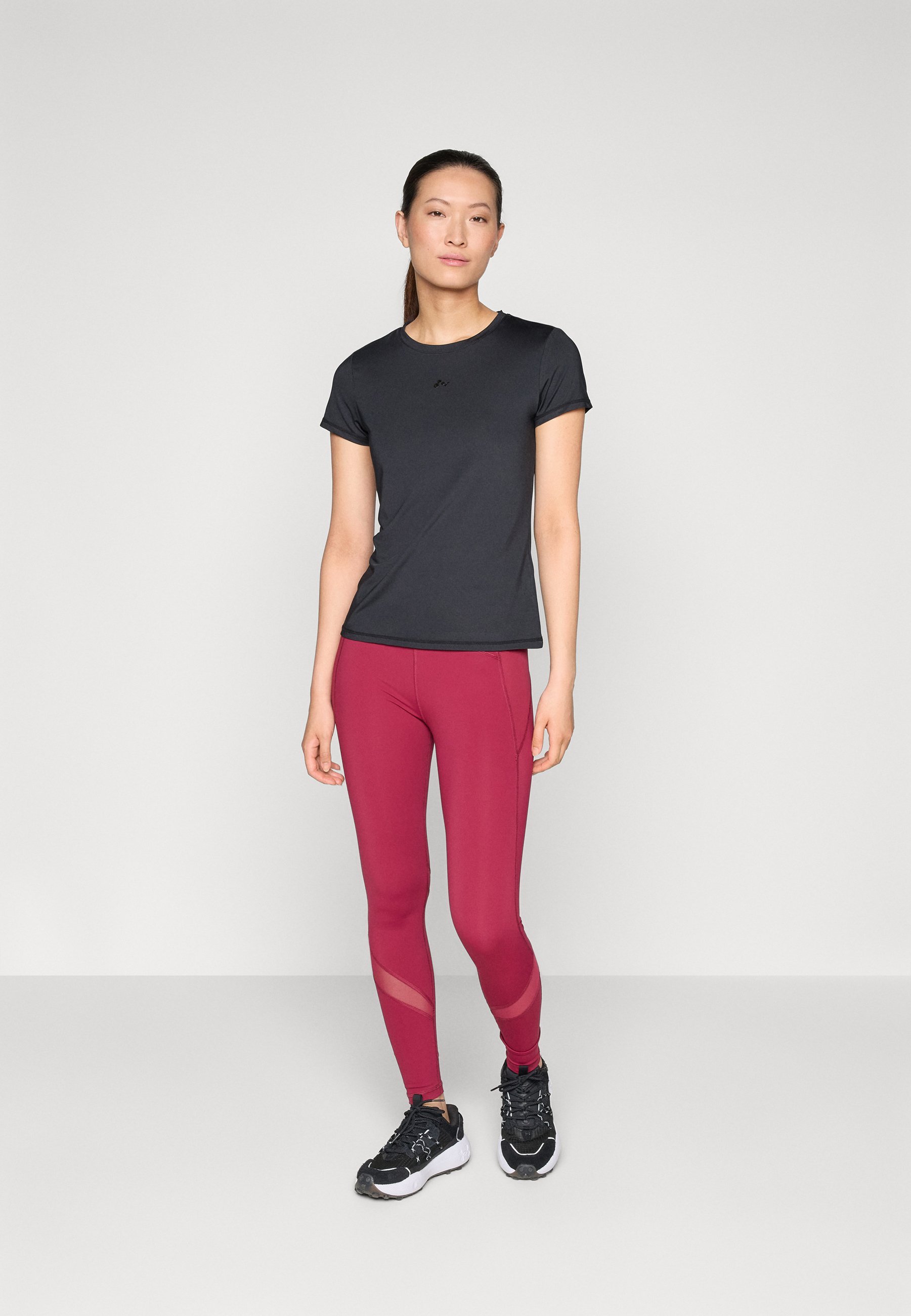 ONLY Play ONPBREE LIFE ON TEE - Basic T-shirt - zwart