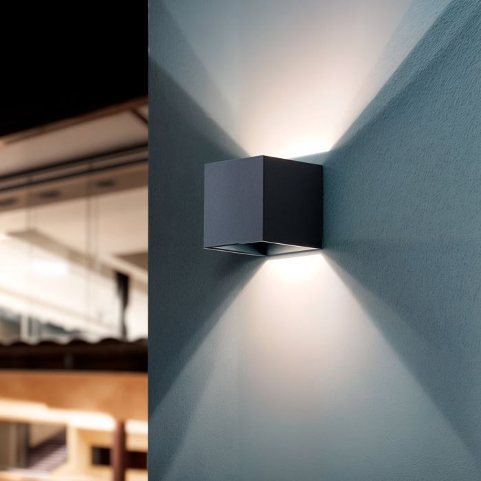 Applique da esterno a LED Berhus da 6W, colore nero, per montaggio a superficie, in alluminio.