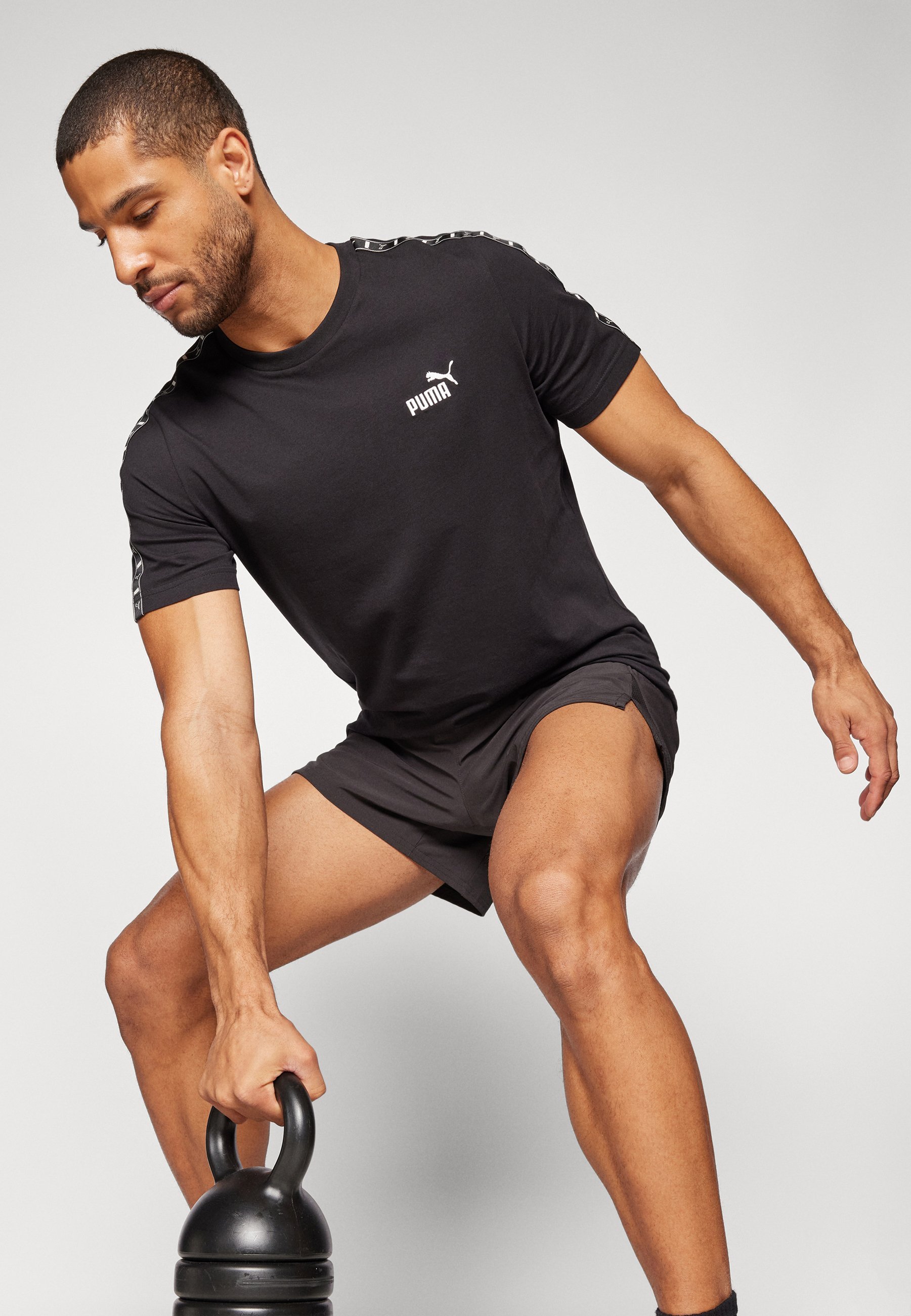 Puma TAPE TEE - T-shirt met print - zwart