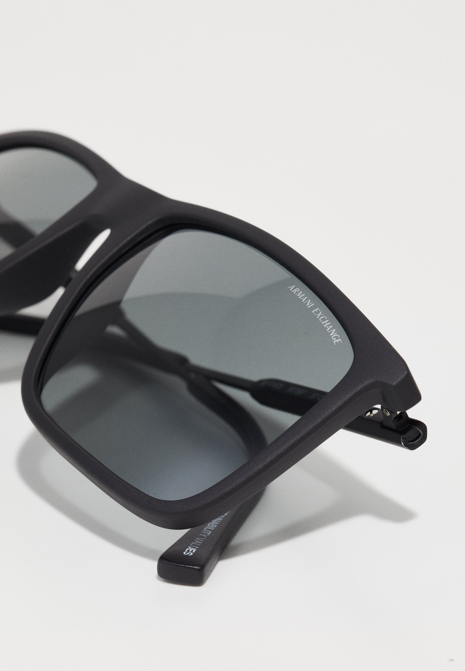 Armani Exchange päikeseprillid - mattmustad