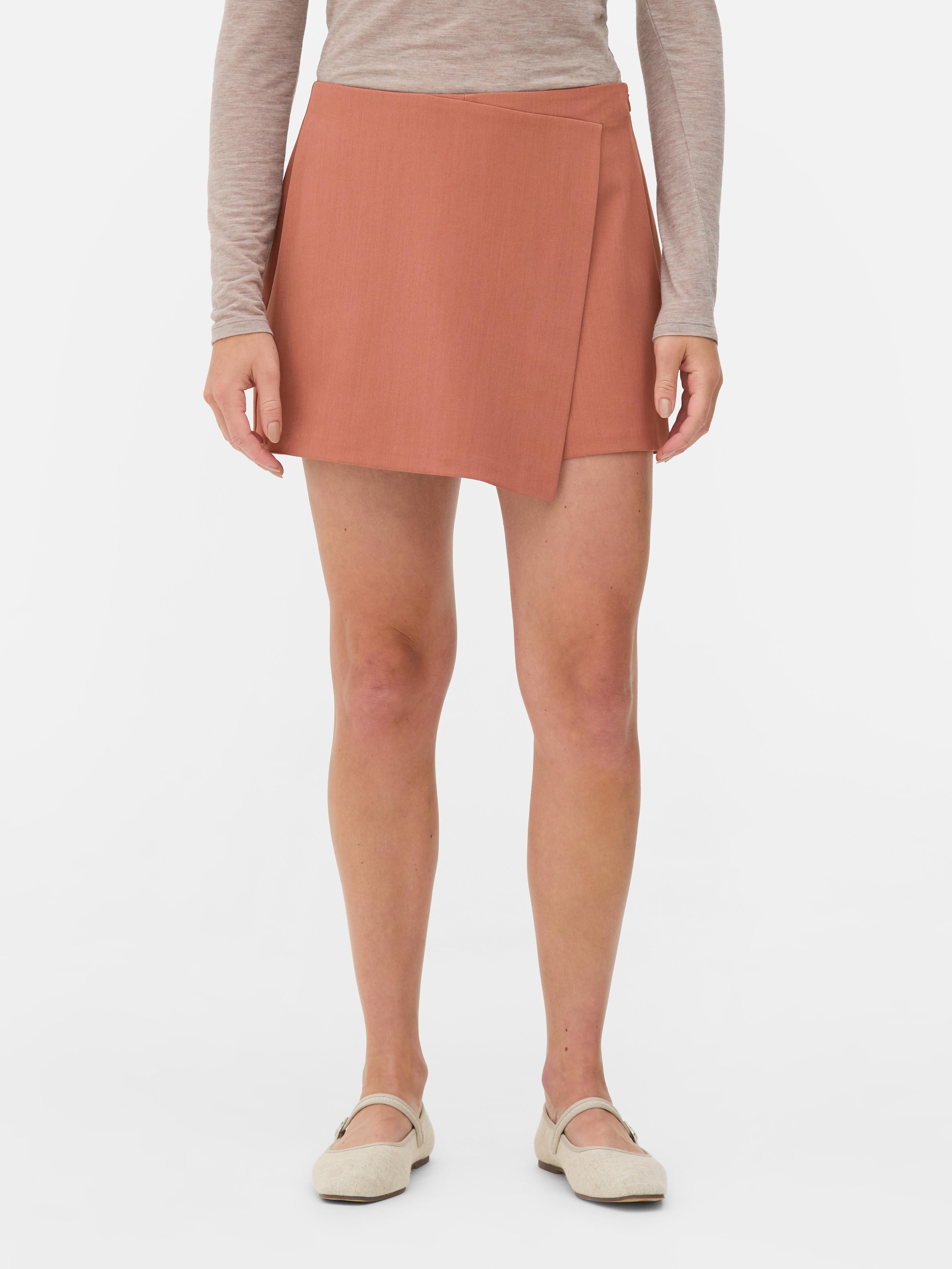 Slim-cut matching wrap bottoms. These slim-cut summer wrap bottoms are chic and comfortable.