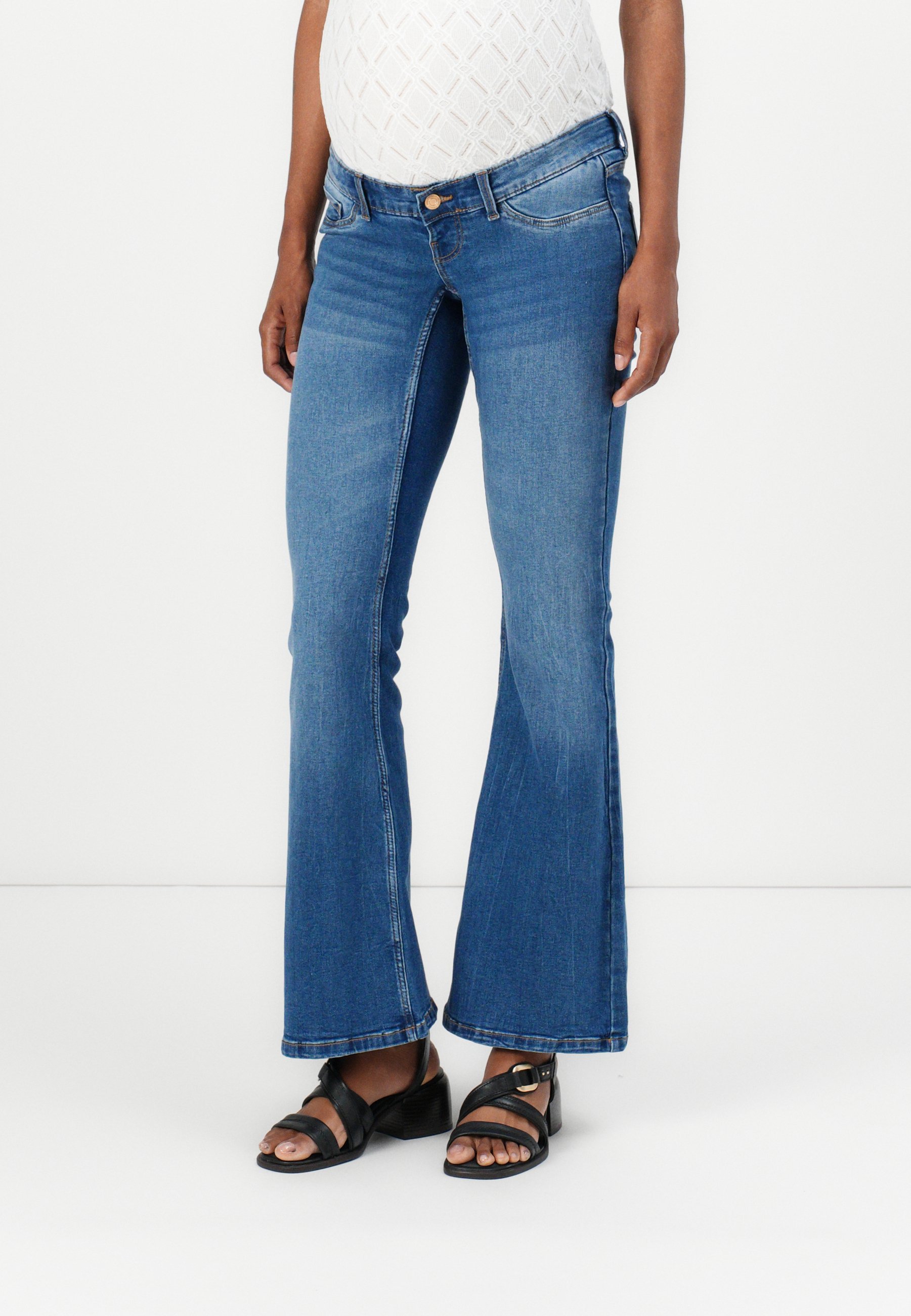 Vero Moda Maternity VMMSIGI FLARED - Uitlopende jeans - middenblauwe denim